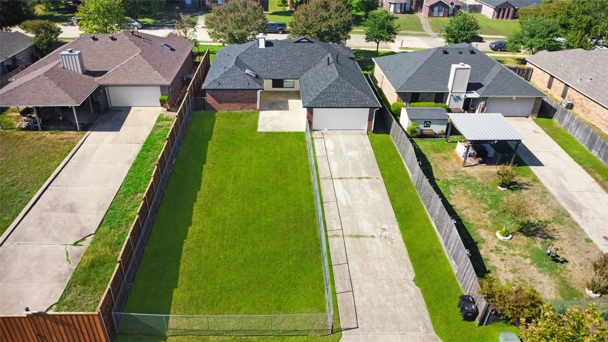 Single Family Residence For Sale in Dallas County , 1812 Seminole Trail, Mesquite, Texas 75149, 3 Bedroom, 2 Bathroom, 2 Garage spaces, 1,576 Sqft, built in 1987, mls#21411434, Real Estate Agent in Mesquite, Homes For Sale in Dallas county, Homes For Sale in Mesquite, Realtor in Mesquite Texas, Real Estate Brokerage Independent Realty Texas, Luminita Cordes Realtor