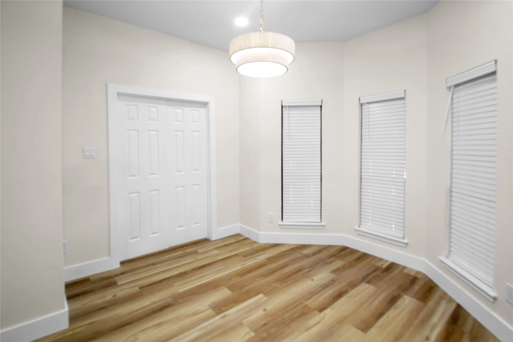 Single Family Residence For Sale in Dallas County , 1812 Seminole Trail, Mesquite, Texas 75149, 3 Bedroom, 2 Bathroom, 2 Garage spaces, 1,576 Sqft, built in 1987, mls#21411434, Real Estate Agent in Mesquite, Homes For Sale in Dallas county, Homes For Sale in Mesquite, Realtor in Mesquite Texas, Real Estate Brokerage Independent Realty Texas, Luminita Cordes Realtor