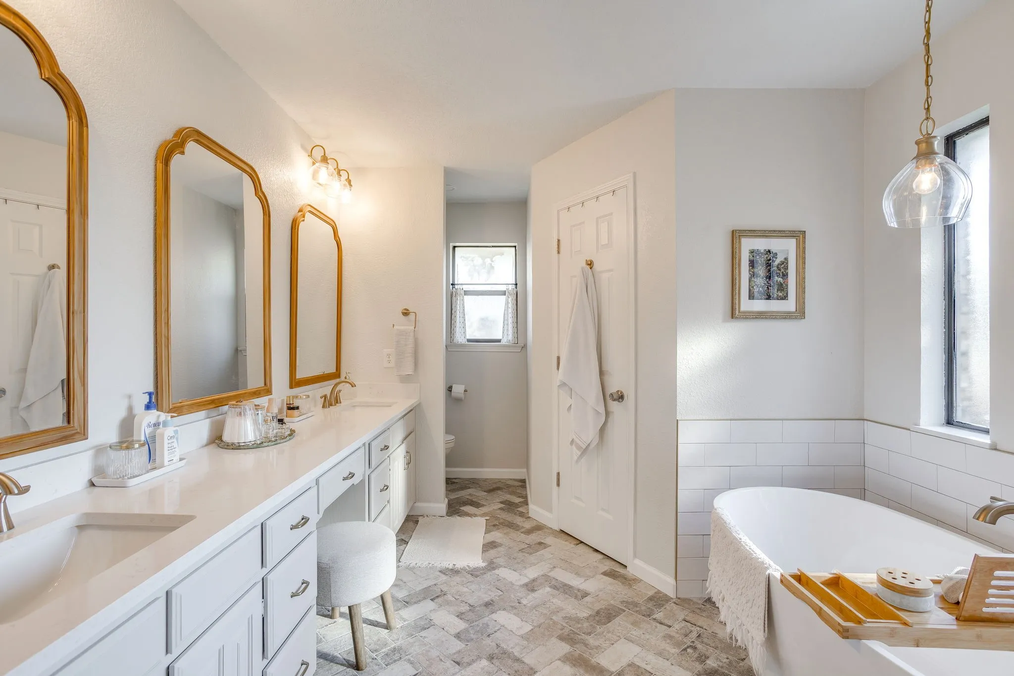 Single Family Residence For Sale in Tarrant County , 6015 Kenilworth Drive, Arlington, Texas 76001, 3 Bedroom, 2 Bathroom, 2 Garage spaces, 1,862 Sqft, built in 1985, mls#21411335, Real Estate Agent in Arlington, Homes For Sale in Tarrant county, Homes For Sale in Arlington, Realtor in Arlington Texas, Real Estate Brokerage Independent Realty Texas, Luminita Cordes Realtor