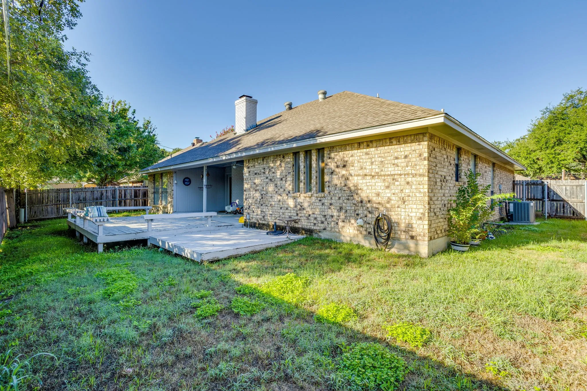 Single Family Residence For Sale in Tarrant County , 6015 Kenilworth Drive, Arlington, Texas 76001, 3 Bedroom, 2 Bathroom, 2 Garage spaces, 1,862 Sqft, built in 1985, mls#21411335, Real Estate Agent in Arlington, Homes For Sale in Tarrant county, Homes For Sale in Arlington, Realtor in Arlington Texas, Real Estate Brokerage Independent Realty Texas, Luminita Cordes Realtor