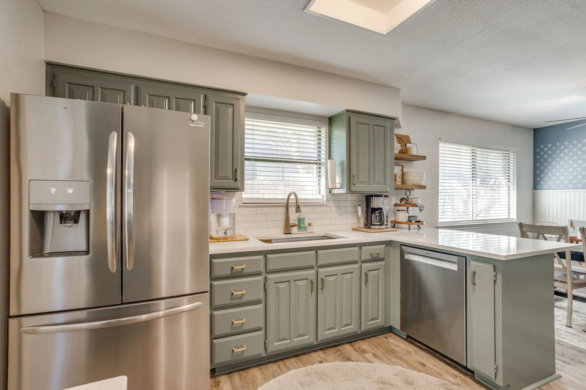 Single Family Residence For Sale in Tarrant County , 6015 Kenilworth Drive, Arlington, Texas 76001, 3 Bedroom, 2 Bathroom, 2 Garage spaces, 1,862 Sqft, built in 1985, mls#21411335, Real Estate Agent in Arlington, Homes For Sale in Tarrant county, Homes For Sale in Arlington, Realtor in Arlington Texas, Real Estate Brokerage Independent Realty Texas, Luminita Cordes Realtor