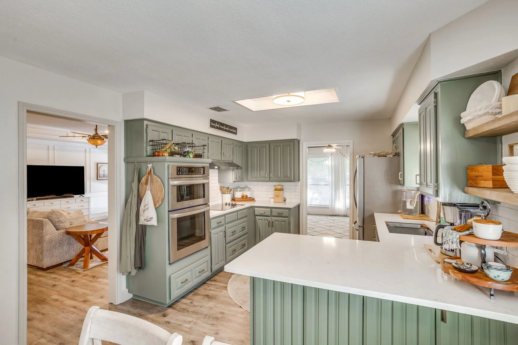 Single Family Residence For Sale in Tarrant County , 6015 Kenilworth Drive, Arlington, Texas 76001, 3 Bedroom, 2 Bathroom, 2 Garage spaces, 1,862 Sqft, built in 1985, mls#21411335, Real Estate Agent in Arlington, Homes For Sale in Tarrant county, Homes For Sale in Arlington, Realtor in Arlington Texas, Real Estate Brokerage Independent Realty Texas, Luminita Cordes Realtor