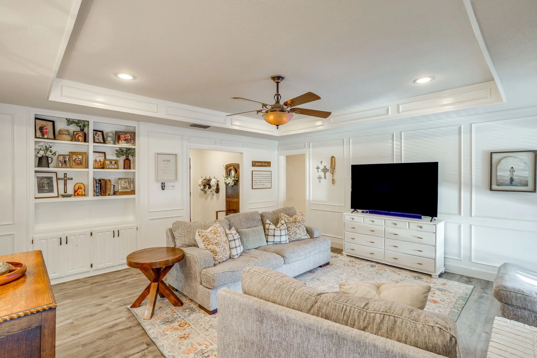 Single Family Residence For Sale in Tarrant County , 6015 Kenilworth Drive, Arlington, Texas 76001, 3 Bedroom, 2 Bathroom, 2 Garage spaces, 1,862 Sqft, built in 1985, mls#21411335, Real Estate Agent in Arlington, Homes For Sale in Tarrant county, Homes For Sale in Arlington, Realtor in Arlington Texas, Real Estate Brokerage Independent Realty Texas, Luminita Cordes Realtor