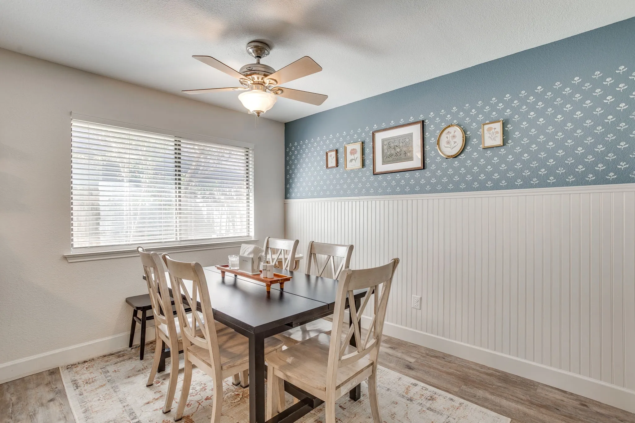 Single Family Residence For Sale in Tarrant County , 6015 Kenilworth Drive, Arlington, Texas 76001, 3 Bedroom, 2 Bathroom, 2 Garage spaces, 1,862 Sqft, built in 1985, mls#21411335, Real Estate Agent in Arlington, Homes For Sale in Tarrant county, Homes For Sale in Arlington, Realtor in Arlington Texas, Real Estate Brokerage Independent Realty Texas, Luminita Cordes Realtor