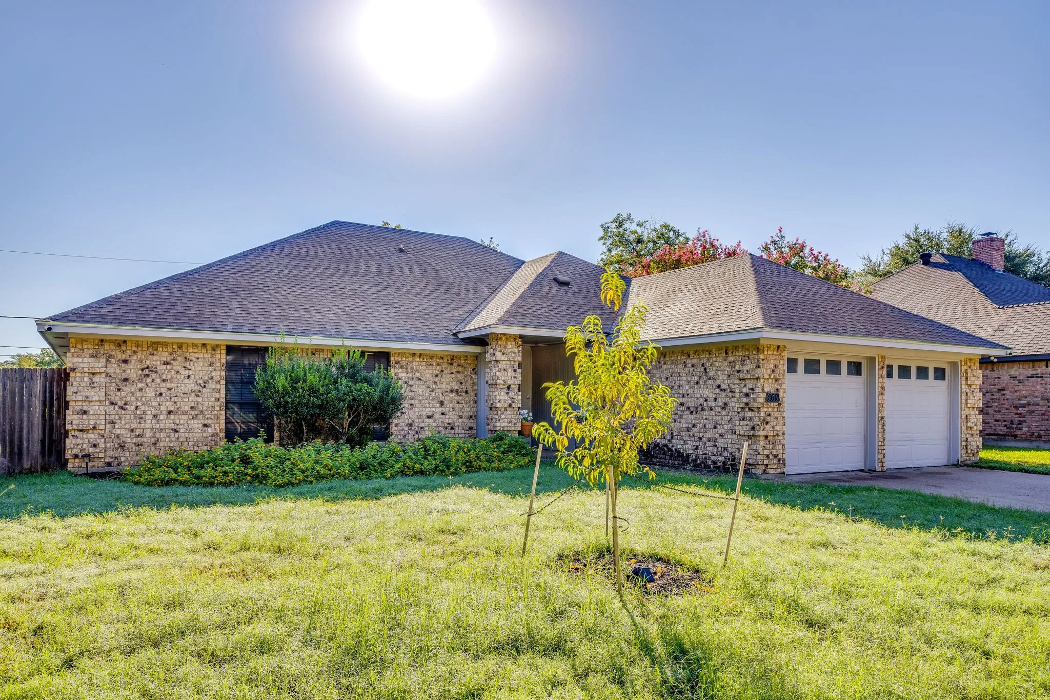 Single Family Residence For Sale in Tarrant County , 6015 Kenilworth Drive, Arlington, Texas 76001, 3 Bedroom, 2 Bathroom, 2 Garage spaces, 1,862 Sqft, built in 1985, mls#21411335, Real Estate Agent in Arlington, Homes For Sale in Tarrant county, Homes For Sale in Arlington, Realtor in Arlington Texas, Real Estate Brokerage Independent Realty Texas, Luminita Cordes Realtor