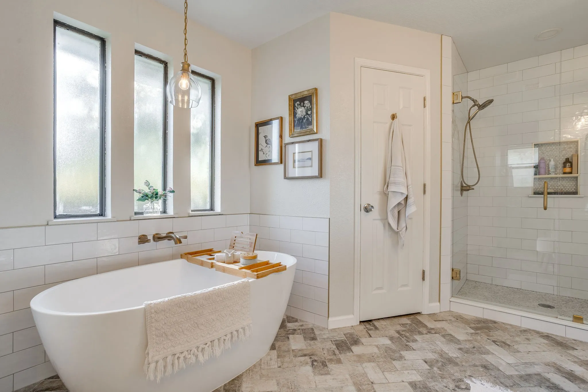 Single Family Residence For Sale in Tarrant County , 6015 Kenilworth Drive, Arlington, Texas 76001, 3 Bedroom, 2 Bathroom, 2 Garage spaces, 1,862 Sqft, built in 1985, mls#21411335, Real Estate Agent in Arlington, Homes For Sale in Tarrant county, Homes For Sale in Arlington, Realtor in Arlington Texas, Real Estate Brokerage Independent Realty Texas, Luminita Cordes Realtor