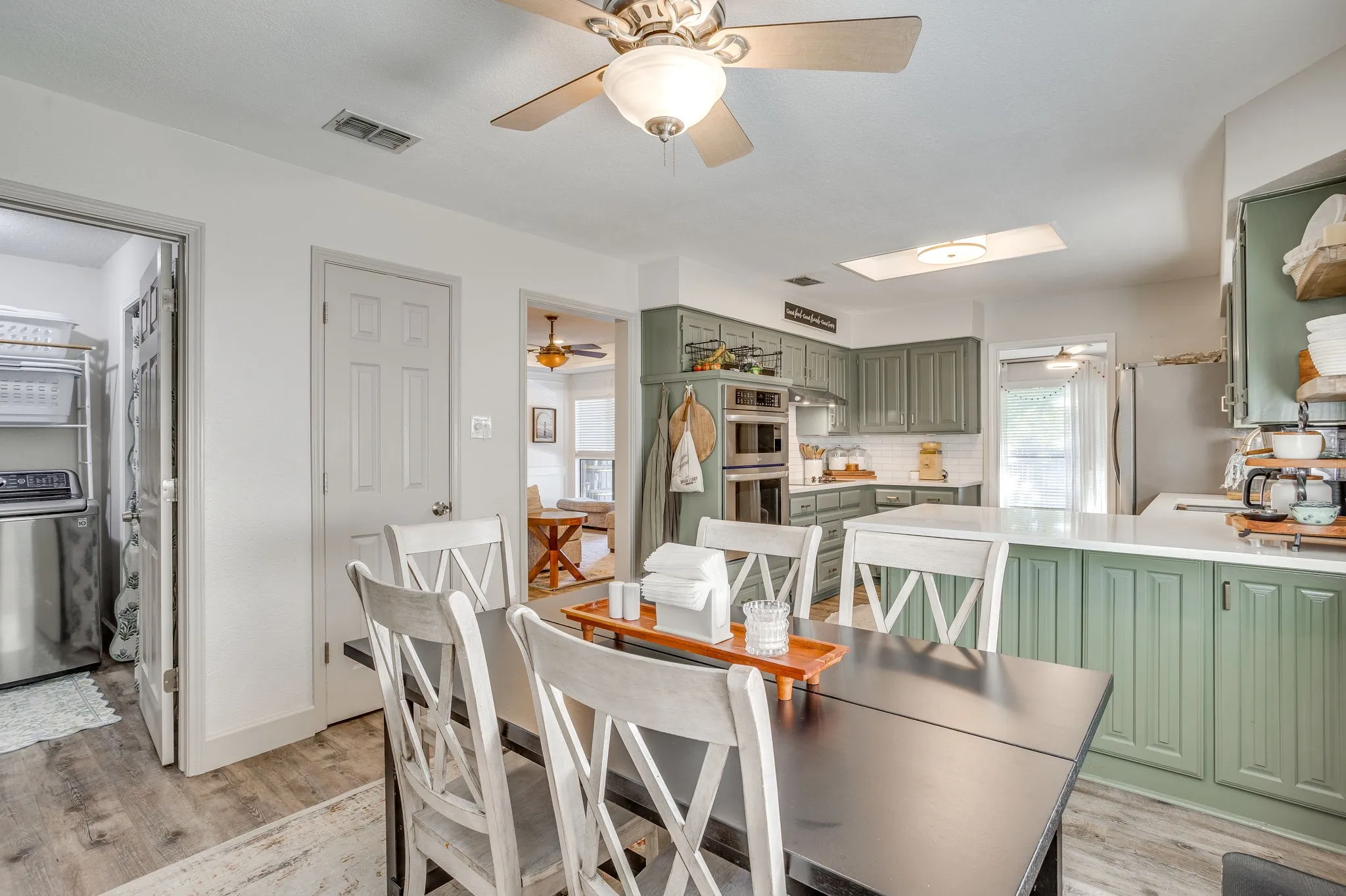 Single Family Residence For Sale in Tarrant County , 6015 Kenilworth Drive, Arlington, Texas 76001, 3 Bedroom, 2 Bathroom, 2 Garage spaces, 1,862 Sqft, built in 1985, mls#21411335, Real Estate Agent in Arlington, Homes For Sale in Tarrant county, Homes For Sale in Arlington, Realtor in Arlington Texas, Real Estate Brokerage Independent Realty Texas, Luminita Cordes Realtor