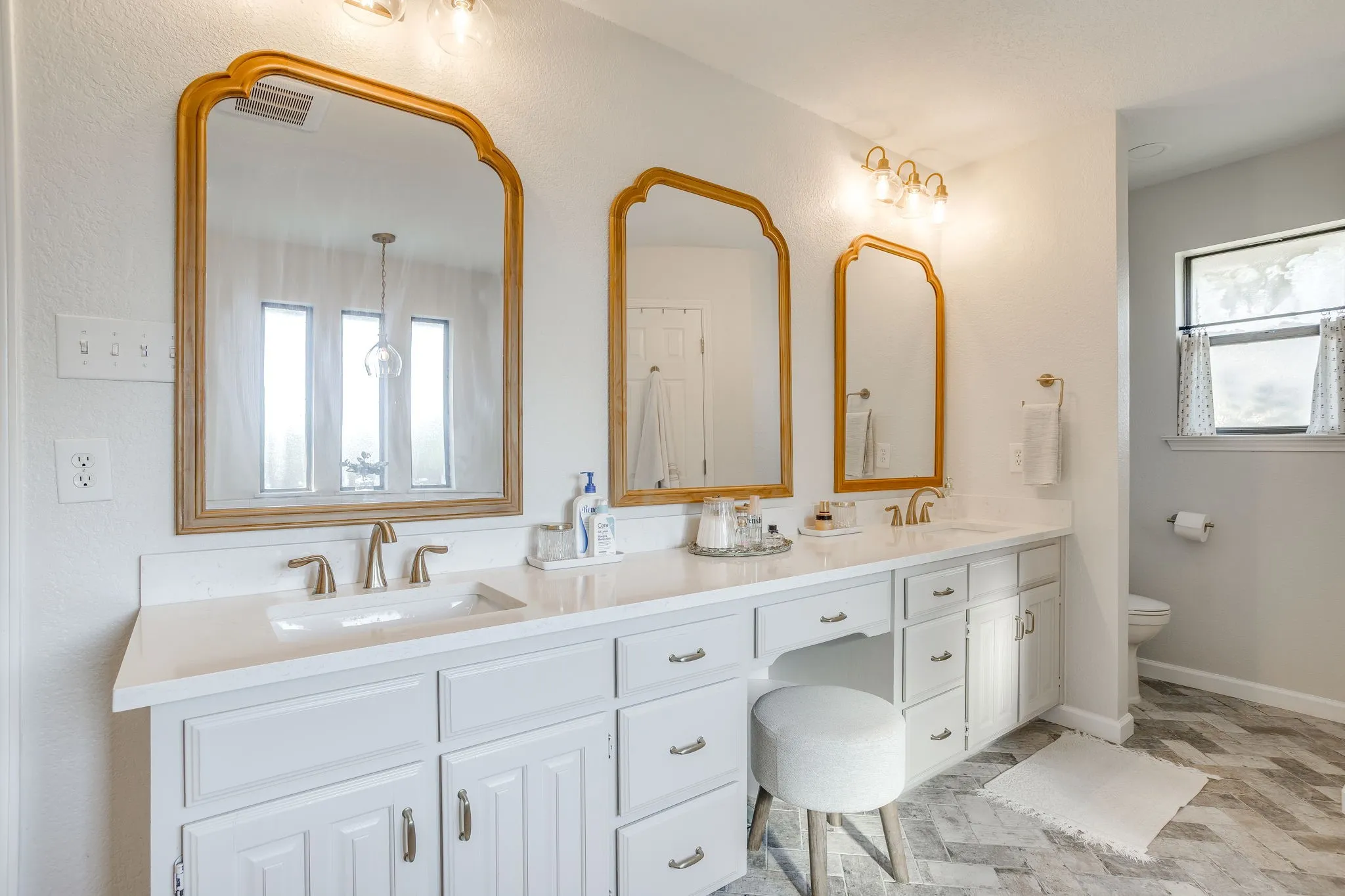 Single Family Residence For Sale in Tarrant County , 6015 Kenilworth Drive, Arlington, Texas 76001, 3 Bedroom, 2 Bathroom, 2 Garage spaces, 1,862 Sqft, built in 1985, mls#21411335, Real Estate Agent in Arlington, Homes For Sale in Tarrant county, Homes For Sale in Arlington, Realtor in Arlington Texas, Real Estate Brokerage Independent Realty Texas, Luminita Cordes Realtor