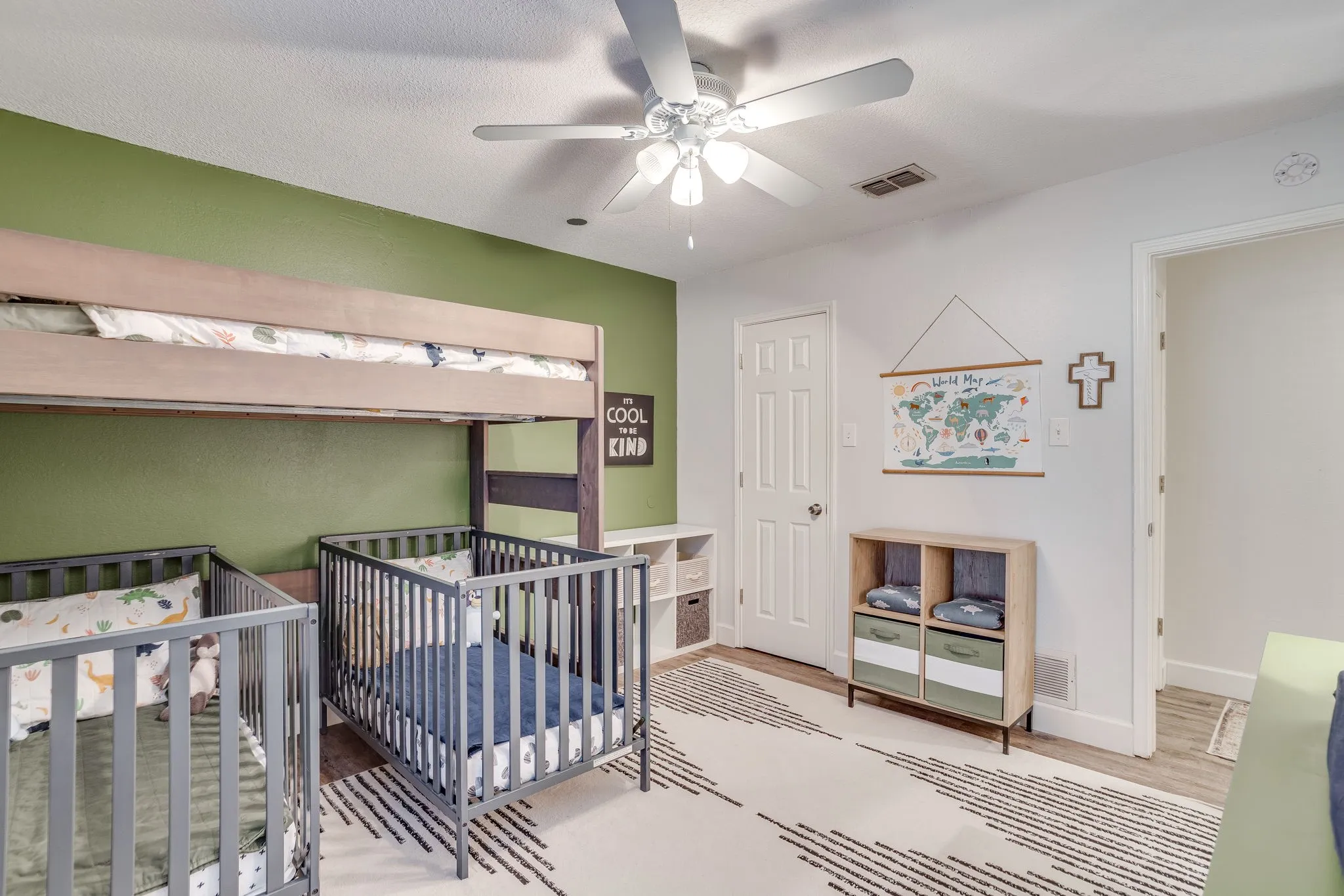 Single Family Residence For Sale in Tarrant County , 6015 Kenilworth Drive, Arlington, Texas 76001, 3 Bedroom, 2 Bathroom, 2 Garage spaces, 1,862 Sqft, built in 1985, mls#21411335, Real Estate Agent in Arlington, Homes For Sale in Tarrant county, Homes For Sale in Arlington, Realtor in Arlington Texas, Real Estate Brokerage Independent Realty Texas, Luminita Cordes Realtor
