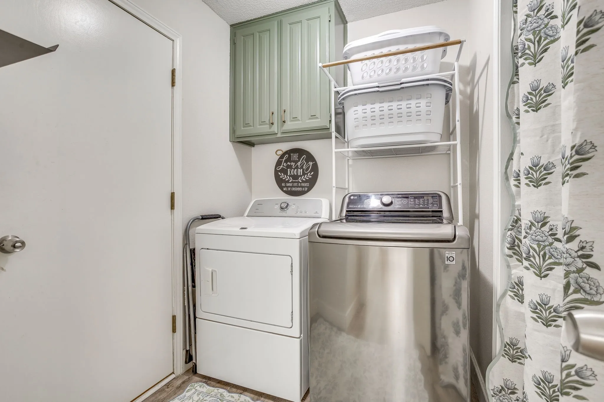 Single Family Residence For Sale in Tarrant County , 6015 Kenilworth Drive, Arlington, Texas 76001, 3 Bedroom, 2 Bathroom, 2 Garage spaces, 1,862 Sqft, built in 1985, mls#21411335, Real Estate Agent in Arlington, Homes For Sale in Tarrant county, Homes For Sale in Arlington, Realtor in Arlington Texas, Real Estate Brokerage Independent Realty Texas, Luminita Cordes Realtor