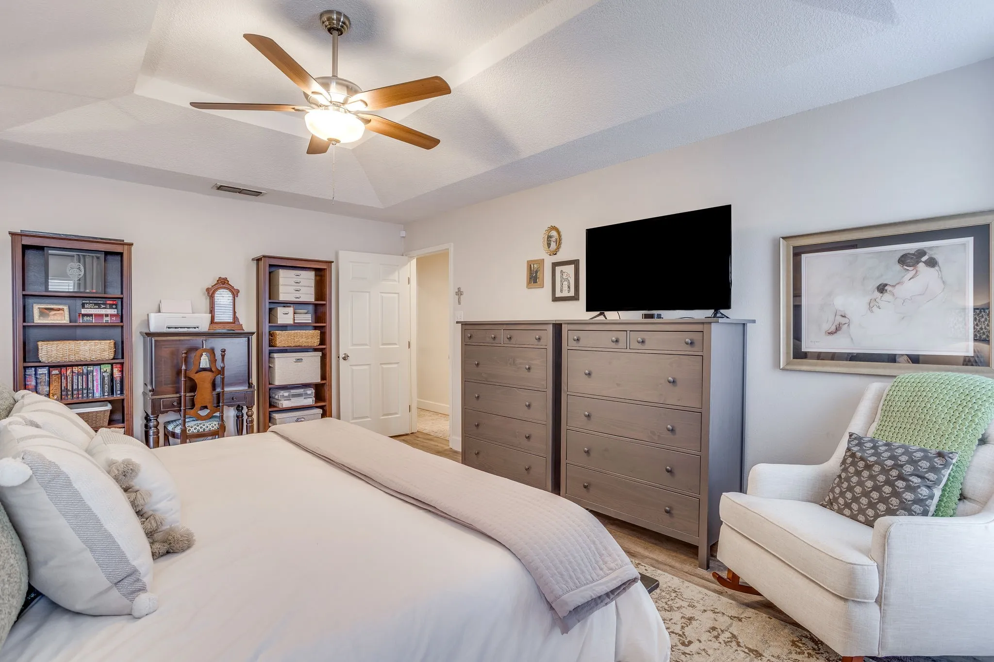 Single Family Residence For Sale in Tarrant County , 6015 Kenilworth Drive, Arlington, Texas 76001, 3 Bedroom, 2 Bathroom, 2 Garage spaces, 1,862 Sqft, built in 1985, mls#21411335, Real Estate Agent in Arlington, Homes For Sale in Tarrant county, Homes For Sale in Arlington, Realtor in Arlington Texas, Real Estate Brokerage Independent Realty Texas, Luminita Cordes Realtor