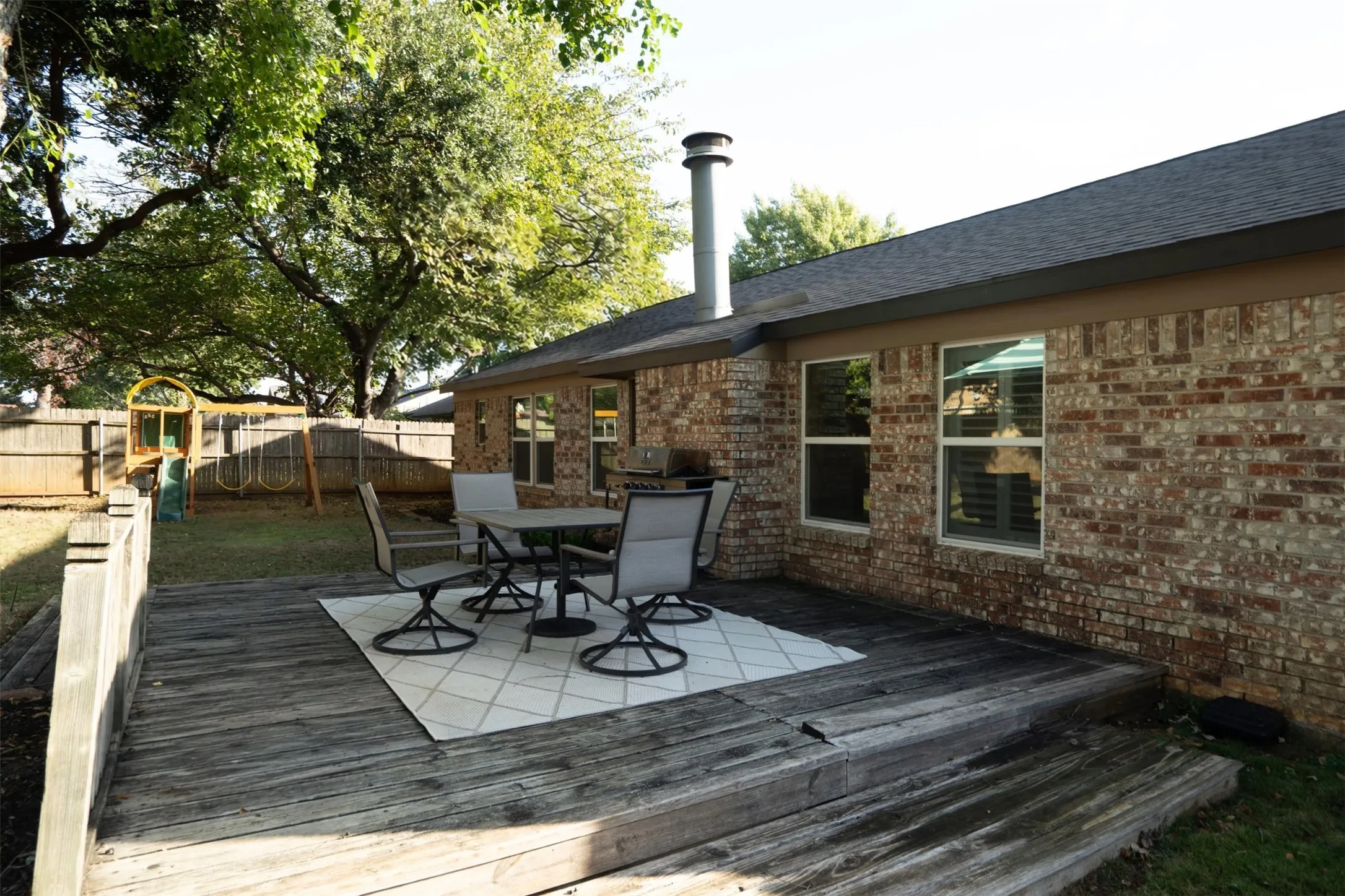 Room for a table and a grill on the deck.