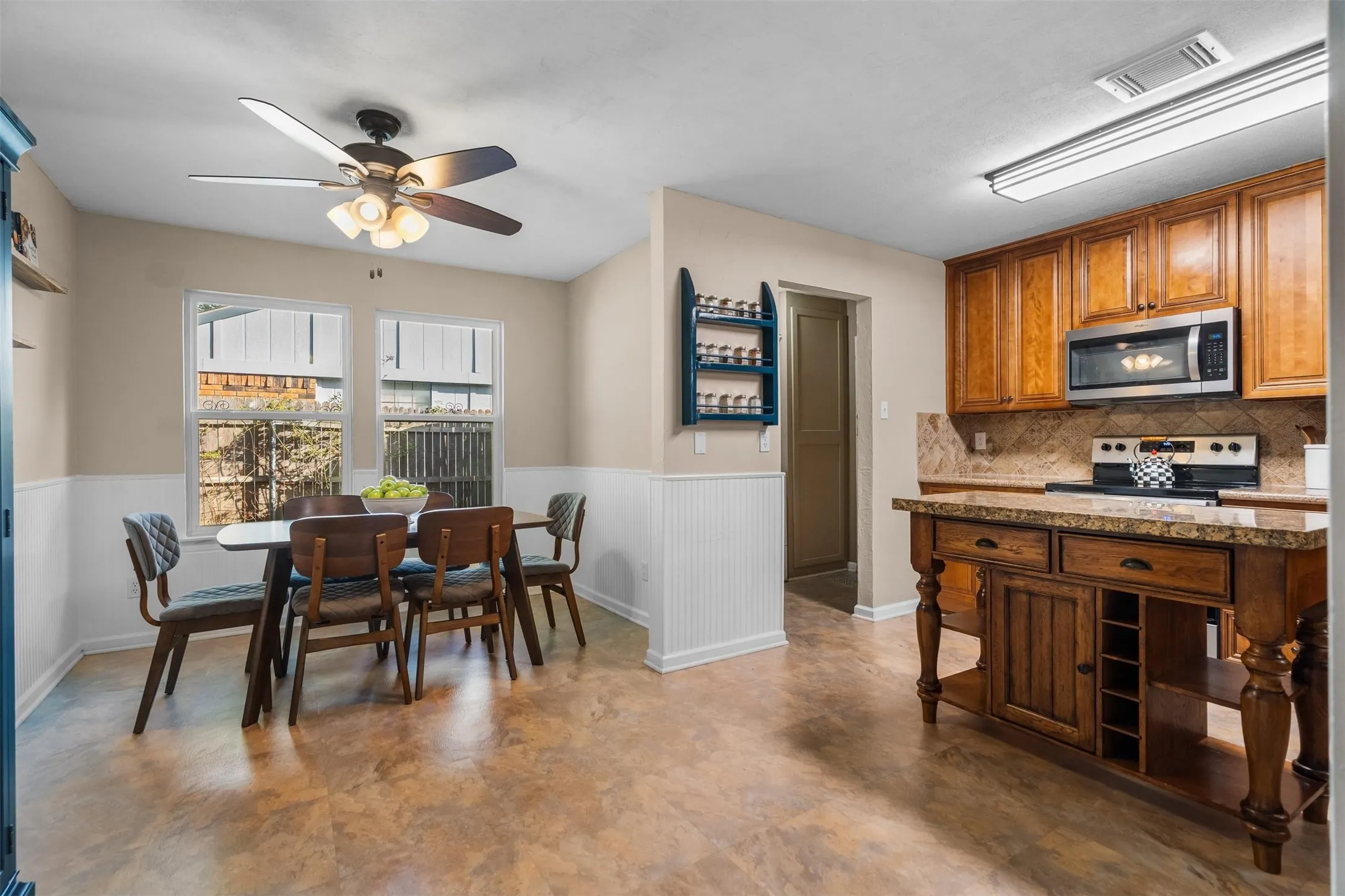 Eat-in dining area next to the kitchen.