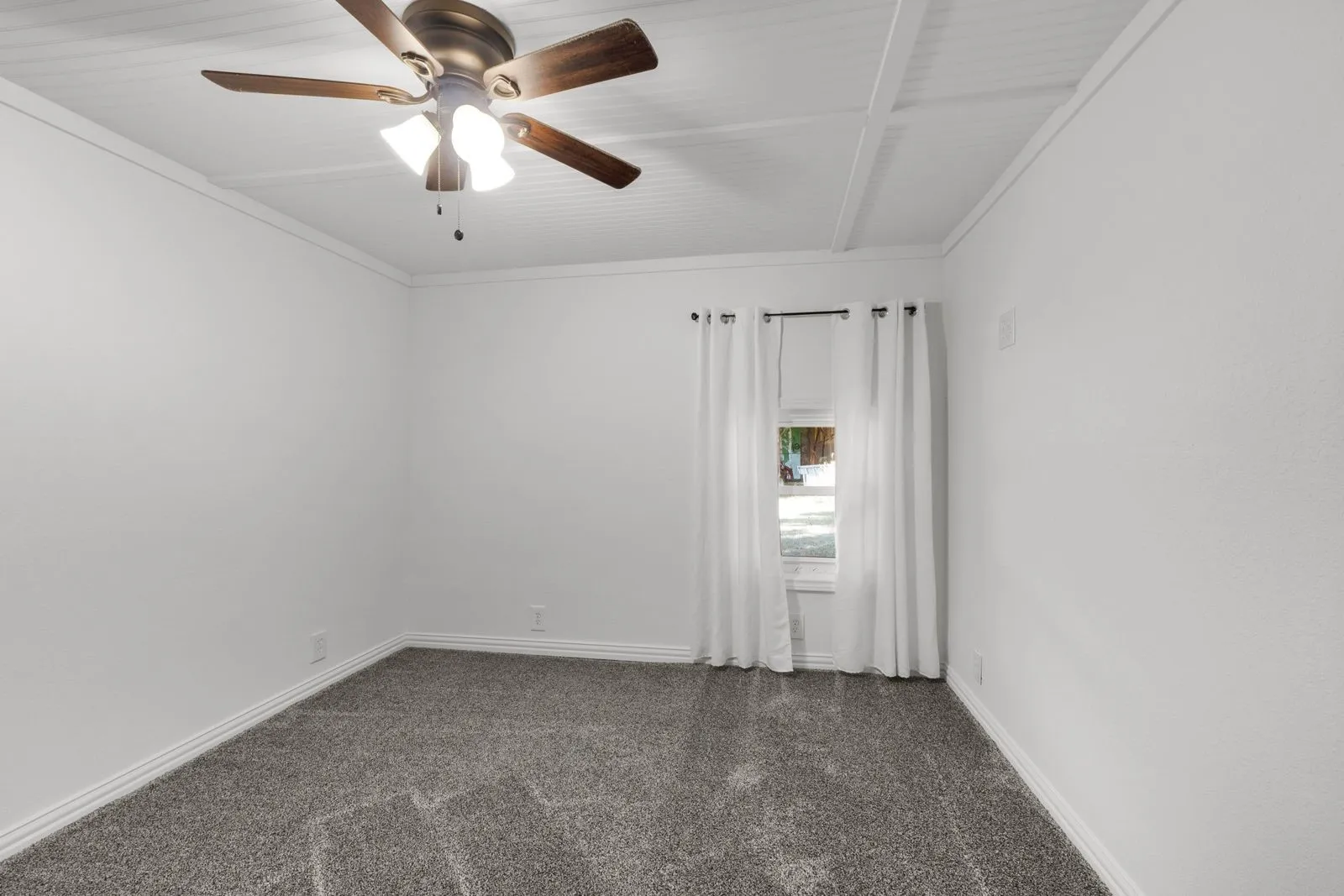 Single Family Residence For Sale in Parker County , 702 Monticello Drive, Springtown, Texas 76082, 2 Bedroom, 2 Bathroom, Garage spaces, 1,080 Sqft, built in 0, mls#21410249, Real Estate Agent in Springtown, Homes For Sale in Parker county, Homes For Sale in Springtown, Realtor in Springtown Texas, Real Estate Brokerage Independent Realty Texas, Luminita Cordes Realtor