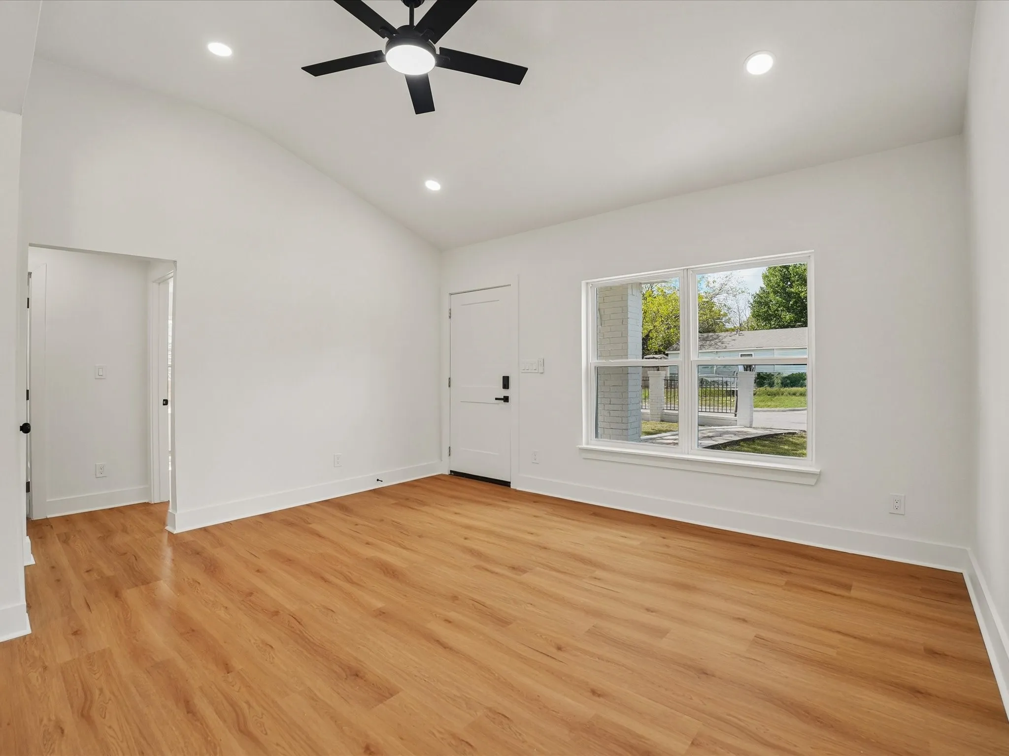 Single Family Residence For Sale in Dallas County , 9059 Quinn Street, Dallas, Texas 75217, 3 Bedroom, 2 Bathroom, Garage spaces, 1,352 Sqft, built in 1955, mls#21410658, Real Estate Agent in Dallas, Homes For Sale in Dallas county, Homes For Sale in Dallas, Realtor in Dallas Texas, Real Estate Brokerage Independent Realty Texas, Luminita Cordes Realtor