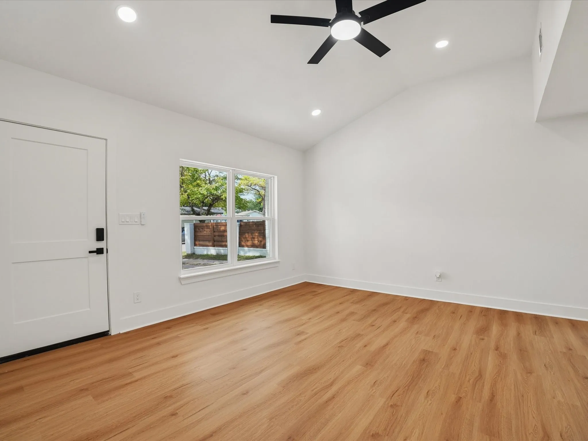 Single Family Residence For Sale in Dallas County , 9059 Quinn Street, Dallas, Texas 75217, 3 Bedroom, 2 Bathroom, Garage spaces, 1,352 Sqft, built in 1955, mls#21410658, Real Estate Agent in Dallas, Homes For Sale in Dallas county, Homes For Sale in Dallas, Realtor in Dallas Texas, Real Estate Brokerage Independent Realty Texas, Luminita Cordes Realtor