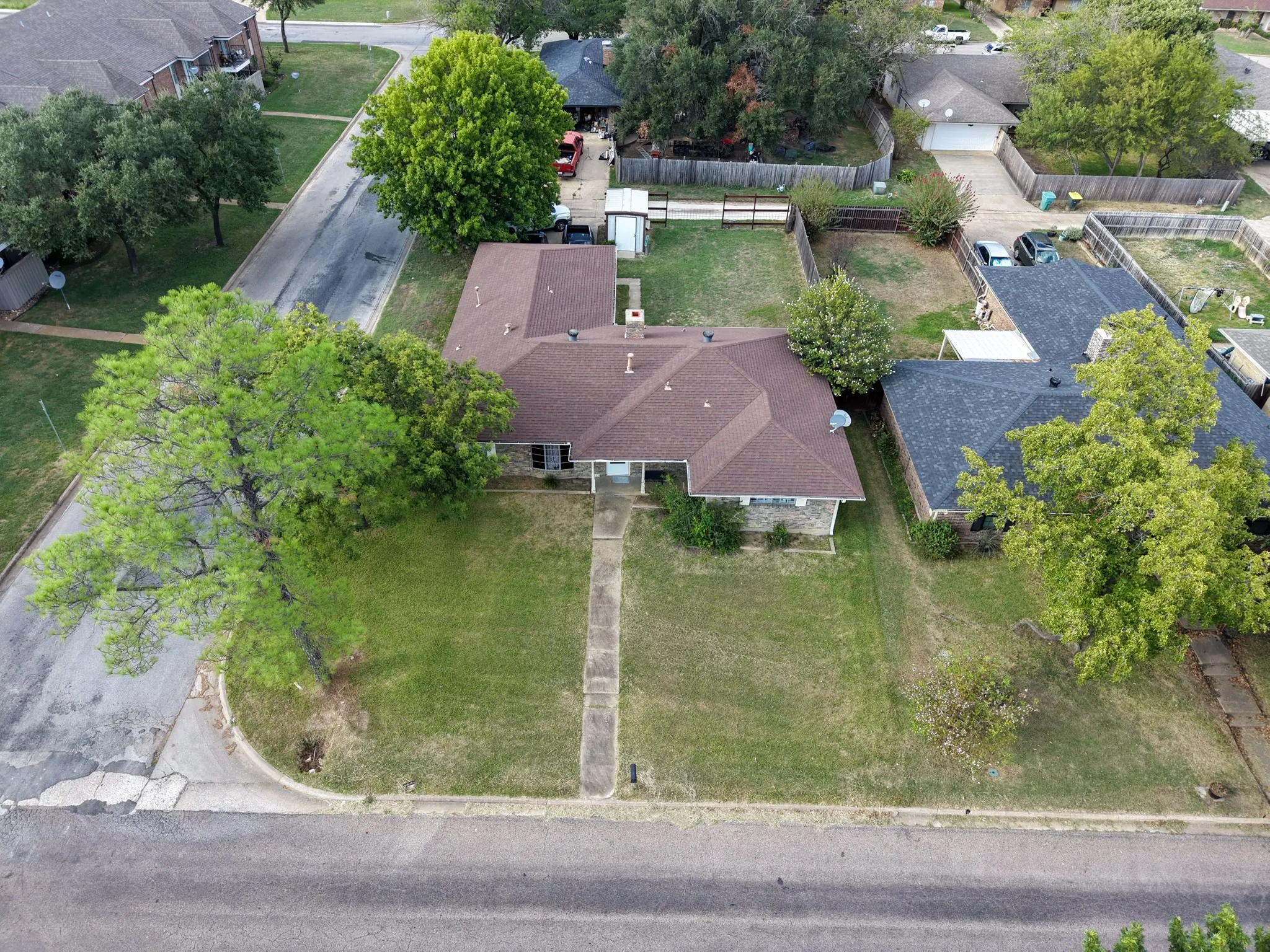 Single Family Residence For Sale in Grayson County , 1839 W Taylor Street, Sherman, Texas 75092, 3 Bedroom, 2 Bathroom, 2 Garage spaces, 1,754 Sqft, built in 1971, mls#21411460, Real Estate Agent in Sherman, Homes For Sale in Grayson county, Homes For Sale in Sherman, Realtor in Sherman Texas, Real Estate Brokerage Independent Realty Texas, Luminita Cordes Realtor