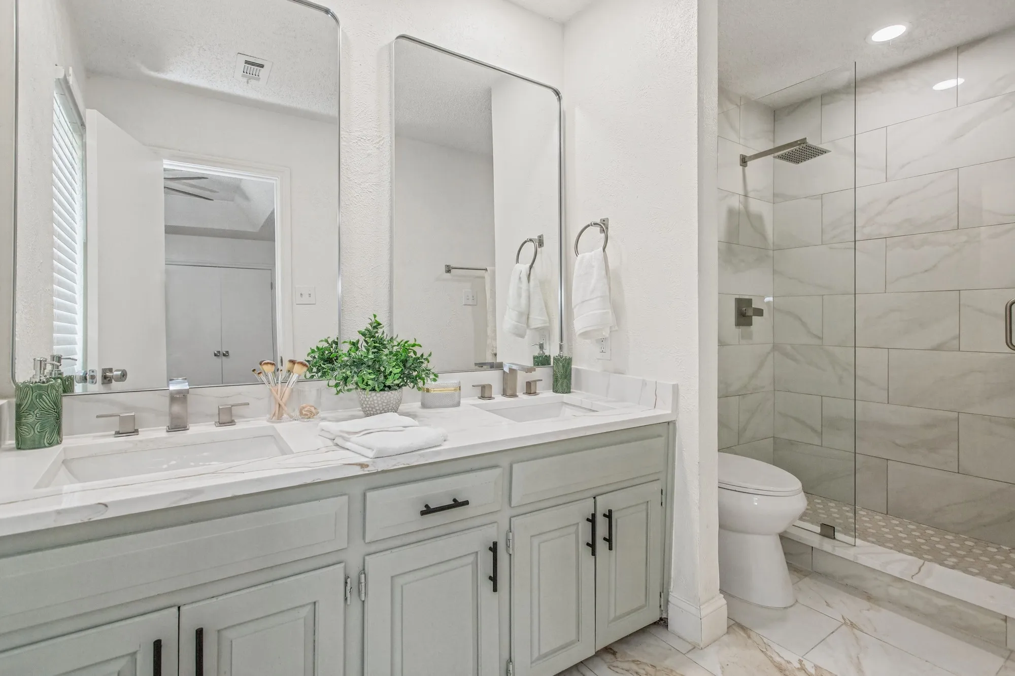 Single Family Residence For Sale in Tarrant County , 2224 Brigadoon Court, Arlington, Texas 76013, 2 Bedroom, 2 Bathroom, 2 Garage spaces, 1,243 Sqft, built in 1975, mls#21406299, Real Estate Agent in Arlington, Homes For Sale in Tarrant county, Homes For Sale in Arlington, Realtor in Arlington Texas, Real Estate Brokerage Independent Realty Texas, Luminita Cordes Realtor