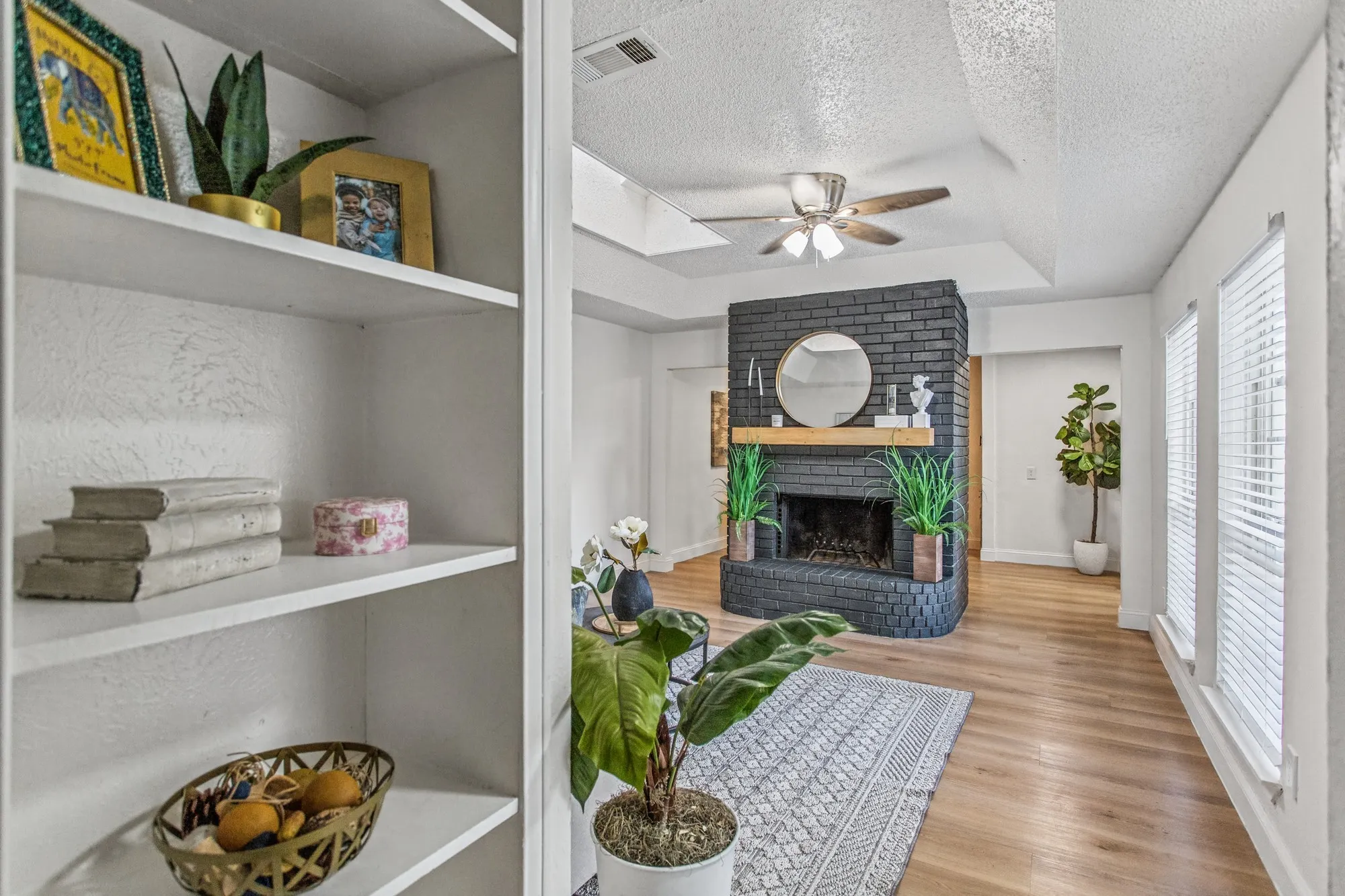 Single Family Residence For Sale in Tarrant County , 2224 Brigadoon Court, Arlington, Texas 76013, 2 Bedroom, 2 Bathroom, 2 Garage spaces, 1,243 Sqft, built in 1975, mls#21406299, Real Estate Agent in Arlington, Homes For Sale in Tarrant county, Homes For Sale in Arlington, Realtor in Arlington Texas, Real Estate Brokerage Independent Realty Texas, Luminita Cordes Realtor