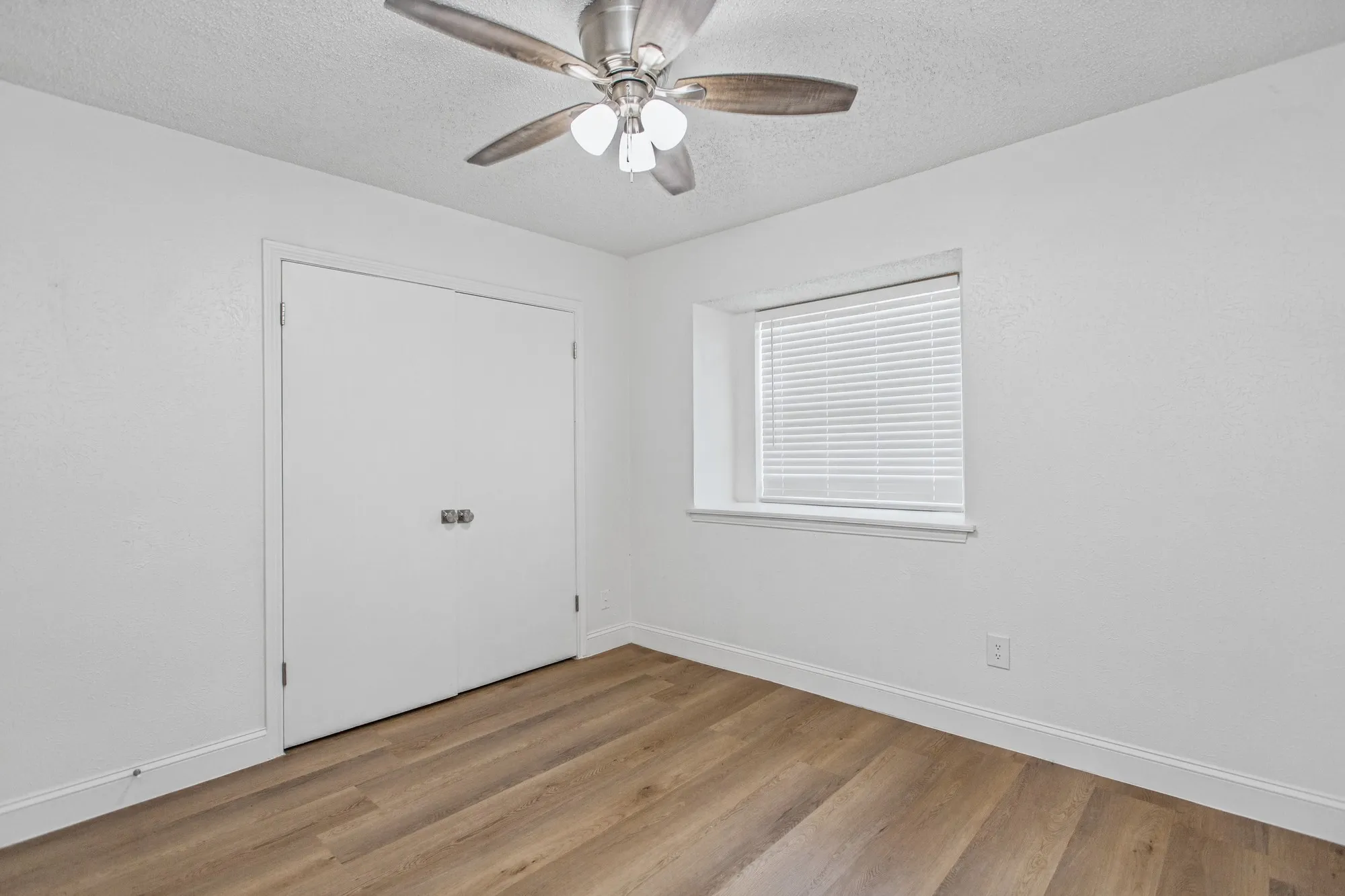 Single Family Residence For Sale in Tarrant County , 2224 Brigadoon Court, Arlington, Texas 76013, 2 Bedroom, 2 Bathroom, 2 Garage spaces, 1,243 Sqft, built in 1975, mls#21406299, Real Estate Agent in Arlington, Homes For Sale in Tarrant county, Homes For Sale in Arlington, Realtor in Arlington Texas, Real Estate Brokerage Independent Realty Texas, Luminita Cordes Realtor