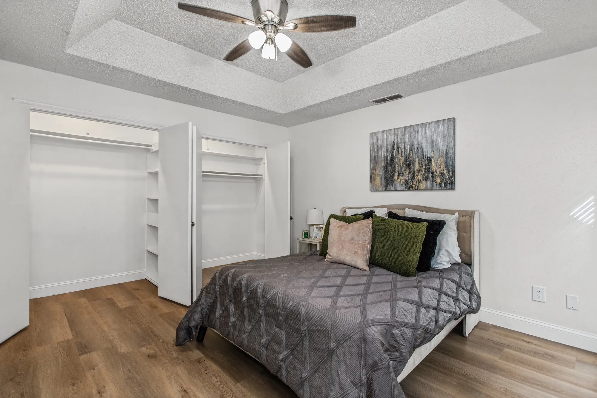 Single Family Residence For Sale in Tarrant County , 2224 Brigadoon Court, Arlington, Texas 76013, 2 Bedroom, 2 Bathroom, 2 Garage spaces, 1,243 Sqft, built in 1975, mls#21406299, Real Estate Agent in Arlington, Homes For Sale in Tarrant county, Homes For Sale in Arlington, Realtor in Arlington Texas, Real Estate Brokerage Independent Realty Texas, Luminita Cordes Realtor
