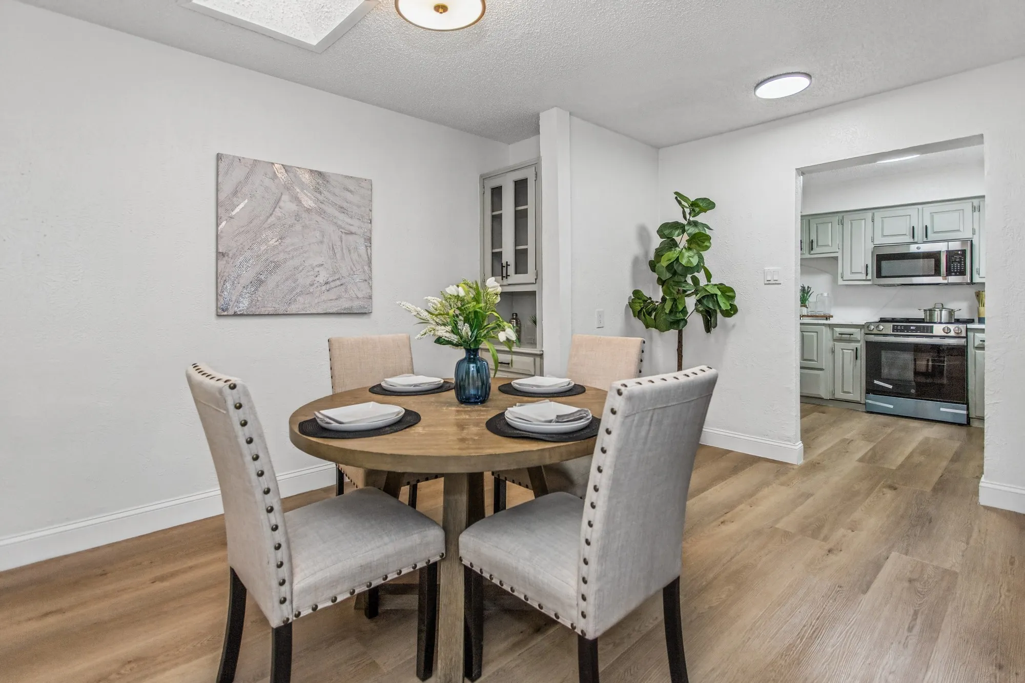 Single Family Residence For Sale in Tarrant County , 2224 Brigadoon Court, Arlington, Texas 76013, 2 Bedroom, 2 Bathroom, 2 Garage spaces, 1,243 Sqft, built in 1975, mls#21406299, Real Estate Agent in Arlington, Homes For Sale in Tarrant county, Homes For Sale in Arlington, Realtor in Arlington Texas, Real Estate Brokerage Independent Realty Texas, Luminita Cordes Realtor