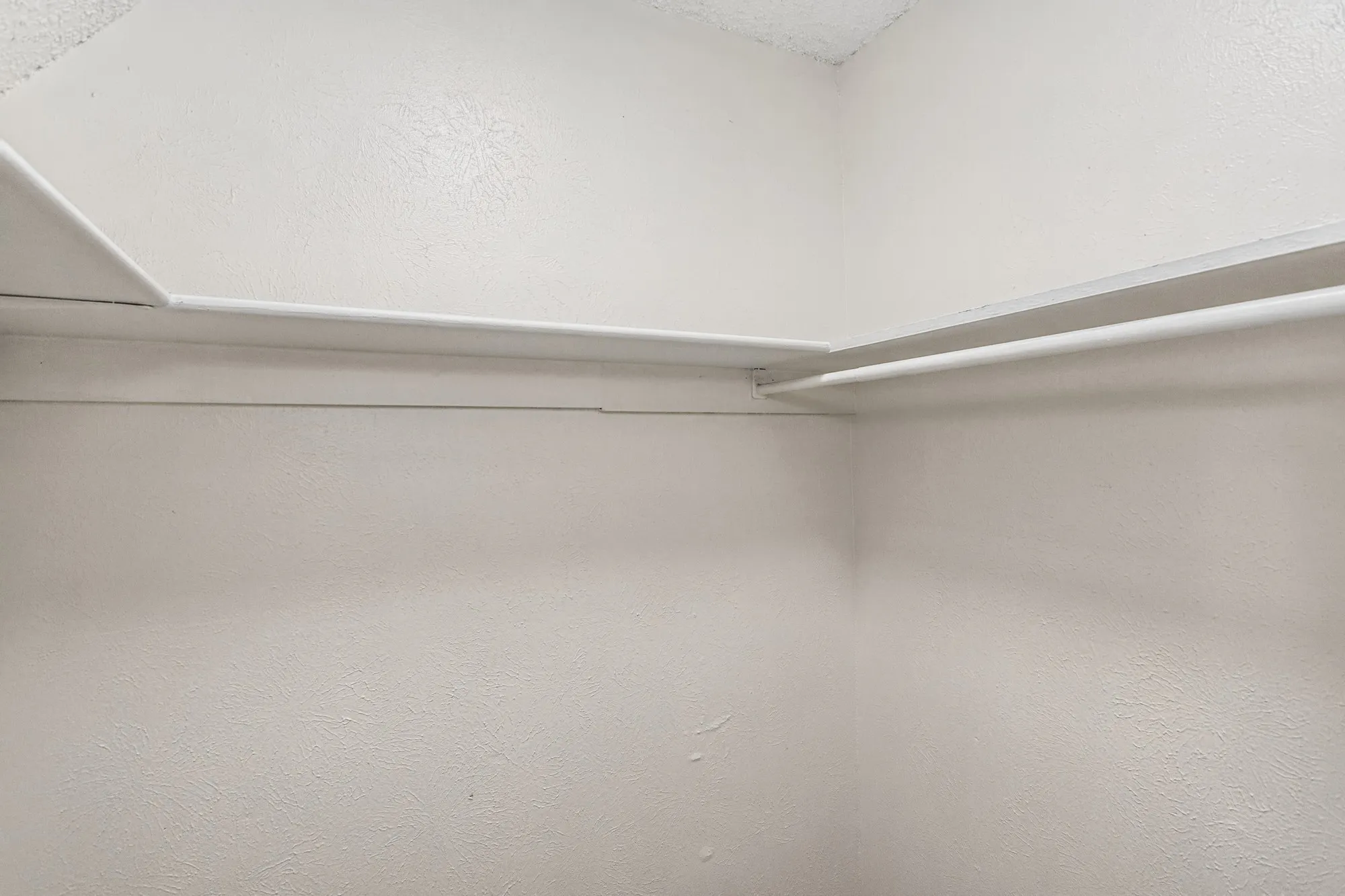 Single Family Residence For Sale in Tarrant County , 2224 Brigadoon Court, Arlington, Texas 76013, 2 Bedroom, 2 Bathroom, 2 Garage spaces, 1,243 Sqft, built in 1975, mls#21406299, Real Estate Agent in Arlington, Homes For Sale in Tarrant county, Homes For Sale in Arlington, Realtor in Arlington Texas, Real Estate Brokerage Independent Realty Texas, Luminita Cordes Realtor