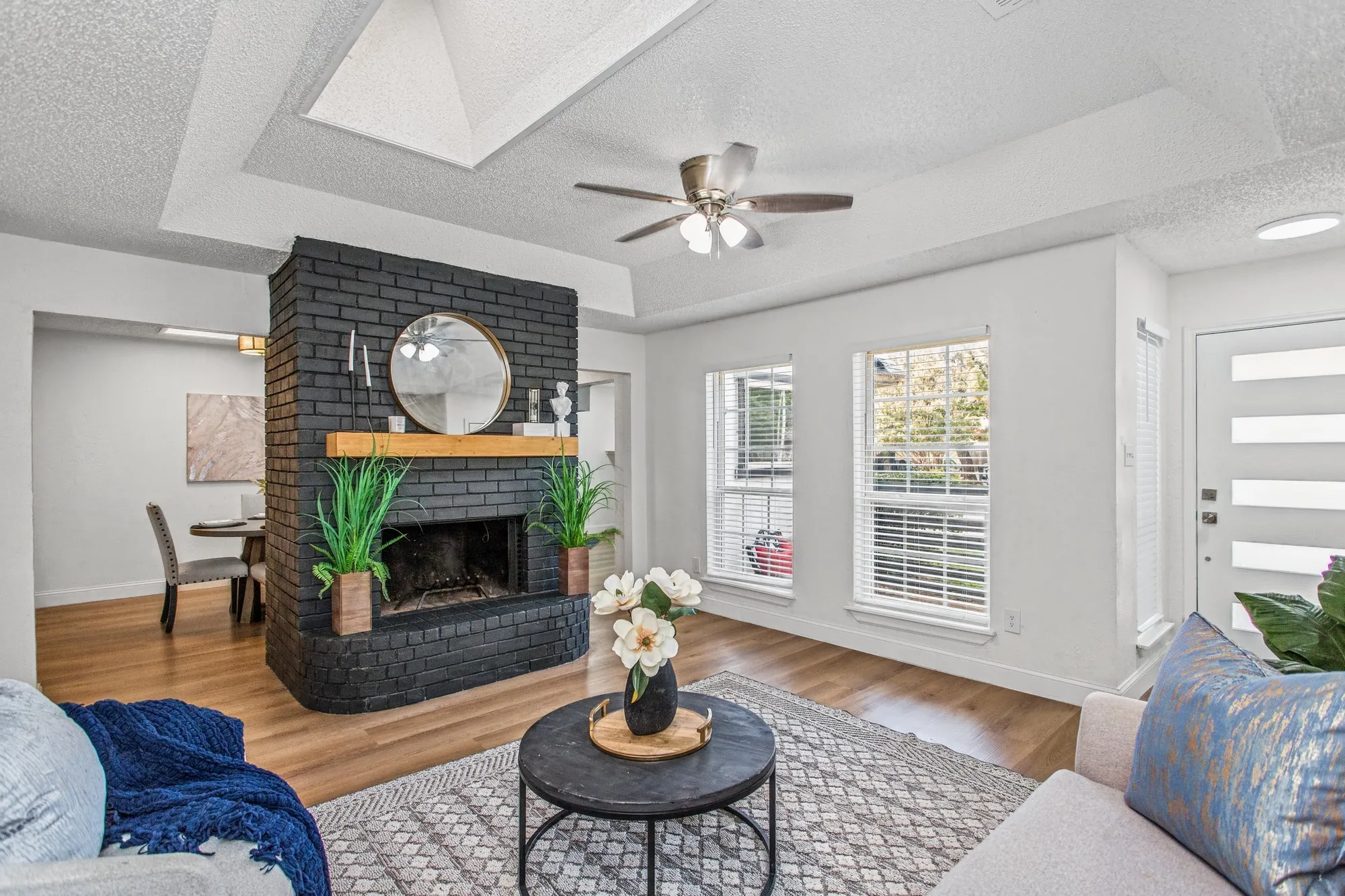 Single Family Residence For Sale in Tarrant County , 2224 Brigadoon Court, Arlington, Texas 76013, 2 Bedroom, 2 Bathroom, 2 Garage spaces, 1,243 Sqft, built in 1975, mls#21406299, Real Estate Agent in Arlington, Homes For Sale in Tarrant county, Homes For Sale in Arlington, Realtor in Arlington Texas, Real Estate Brokerage Independent Realty Texas, Luminita Cordes Realtor