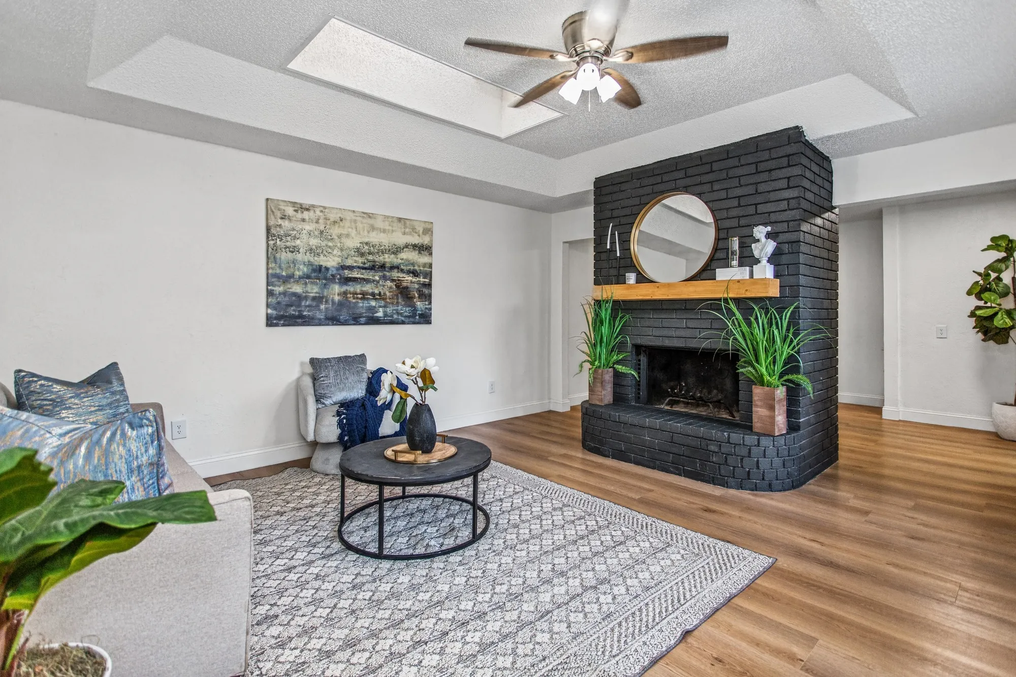 Single Family Residence For Sale in Tarrant County , 2224 Brigadoon Court, Arlington, Texas 76013, 2 Bedroom, 2 Bathroom, 2 Garage spaces, 1,243 Sqft, built in 1975, mls#21406299, Real Estate Agent in Arlington, Homes For Sale in Tarrant county, Homes For Sale in Arlington, Realtor in Arlington Texas, Real Estate Brokerage Independent Realty Texas, Luminita Cordes Realtor