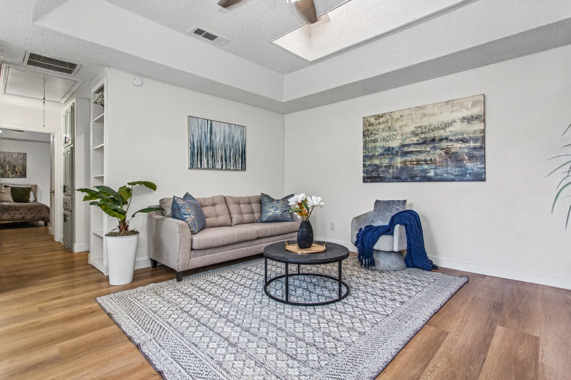 Single Family Residence For Sale in Tarrant County , 2224 Brigadoon Court, Arlington, Texas 76013, 2 Bedroom, 2 Bathroom, 2 Garage spaces, 1,243 Sqft, built in 1975, mls#21406299, Real Estate Agent in Arlington, Homes For Sale in Tarrant county, Homes For Sale in Arlington, Realtor in Arlington Texas, Real Estate Brokerage Independent Realty Texas, Luminita Cordes Realtor