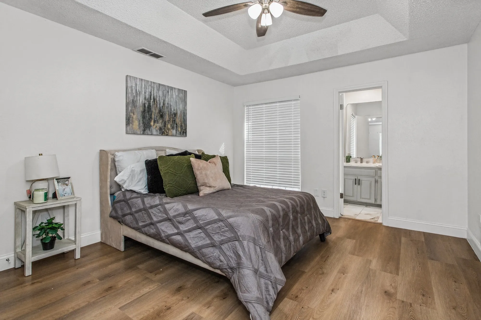 Single Family Residence For Sale in Tarrant County , 2224 Brigadoon Court, Arlington, Texas 76013, 2 Bedroom, 2 Bathroom, 2 Garage spaces, 1,243 Sqft, built in 1975, mls#21406299, Real Estate Agent in Arlington, Homes For Sale in Tarrant county, Homes For Sale in Arlington, Realtor in Arlington Texas, Real Estate Brokerage Independent Realty Texas, Luminita Cordes Realtor