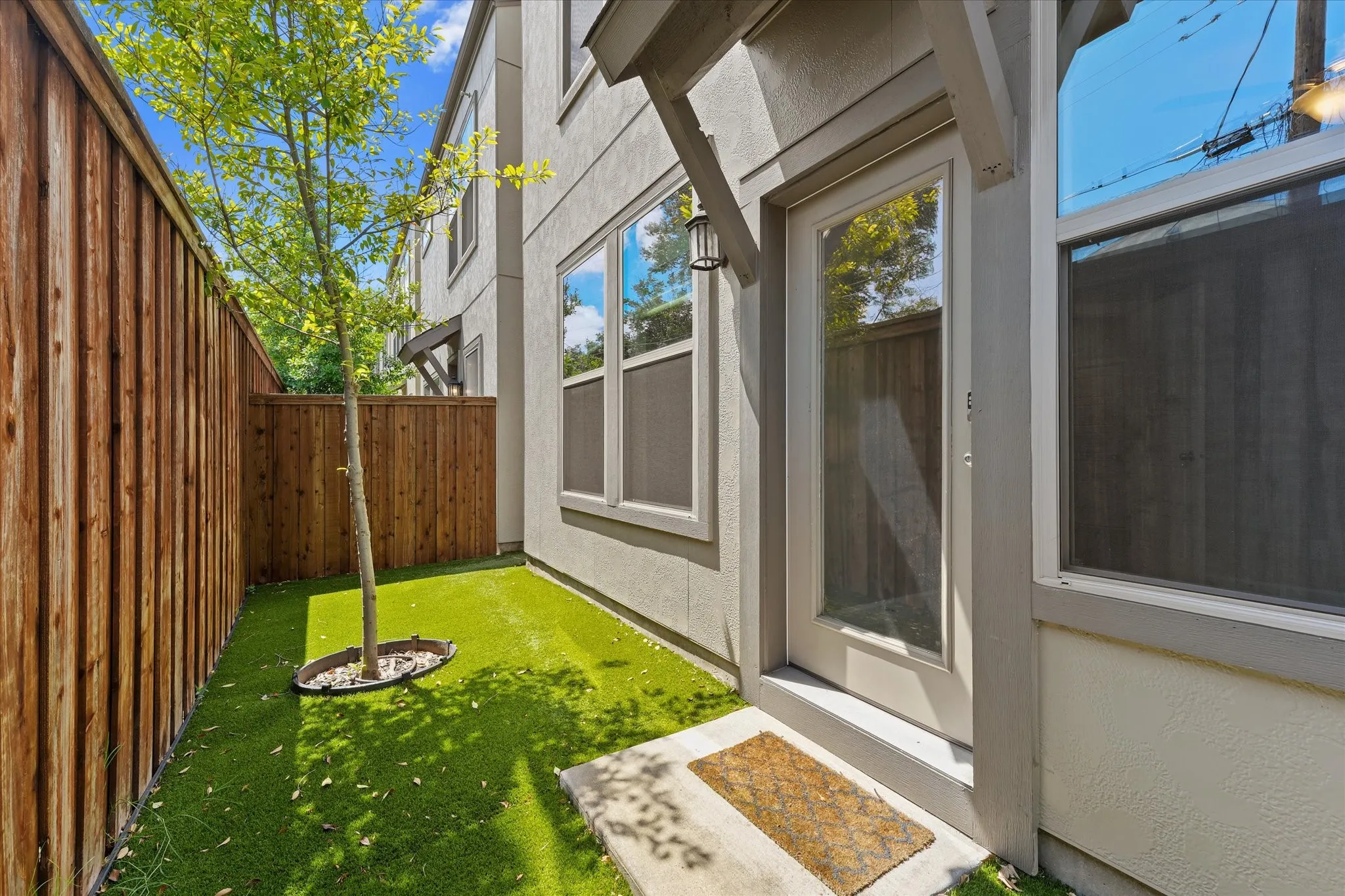 Single Family Residence For Rent in Dallas County , 5160 Brickellia Drive, Dallas, Texas 75209, 3 Bedroom, 4 Bathroom, 2 Garage spaces, 1,895 Sqft, built in 2019, mls#21411465, Real Estate Agent in Dallas, Homes For Rent in Dallas county, Homes For Rent in Dallas, Realtor in Dallas Texas, Real Estate Brokerage Independent Realty Texas, Luminita Cordes Realtor