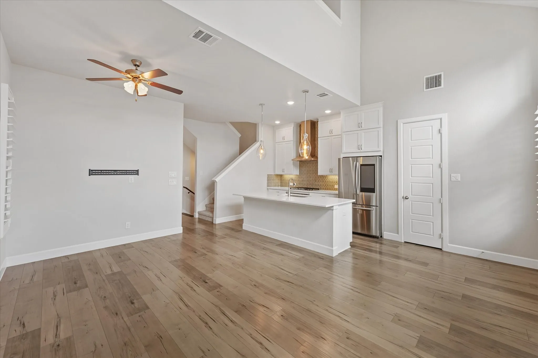 Single Family Residence For Rent in Dallas County , 5160 Brickellia Drive, Dallas, Texas 75209, 3 Bedroom, 4 Bathroom, 2 Garage spaces, 1,895 Sqft, built in 2019, mls#21411465, Real Estate Agent in Dallas, Homes For Rent in Dallas county, Homes For Rent in Dallas, Realtor in Dallas Texas, Real Estate Brokerage Independent Realty Texas, Luminita Cordes Realtor