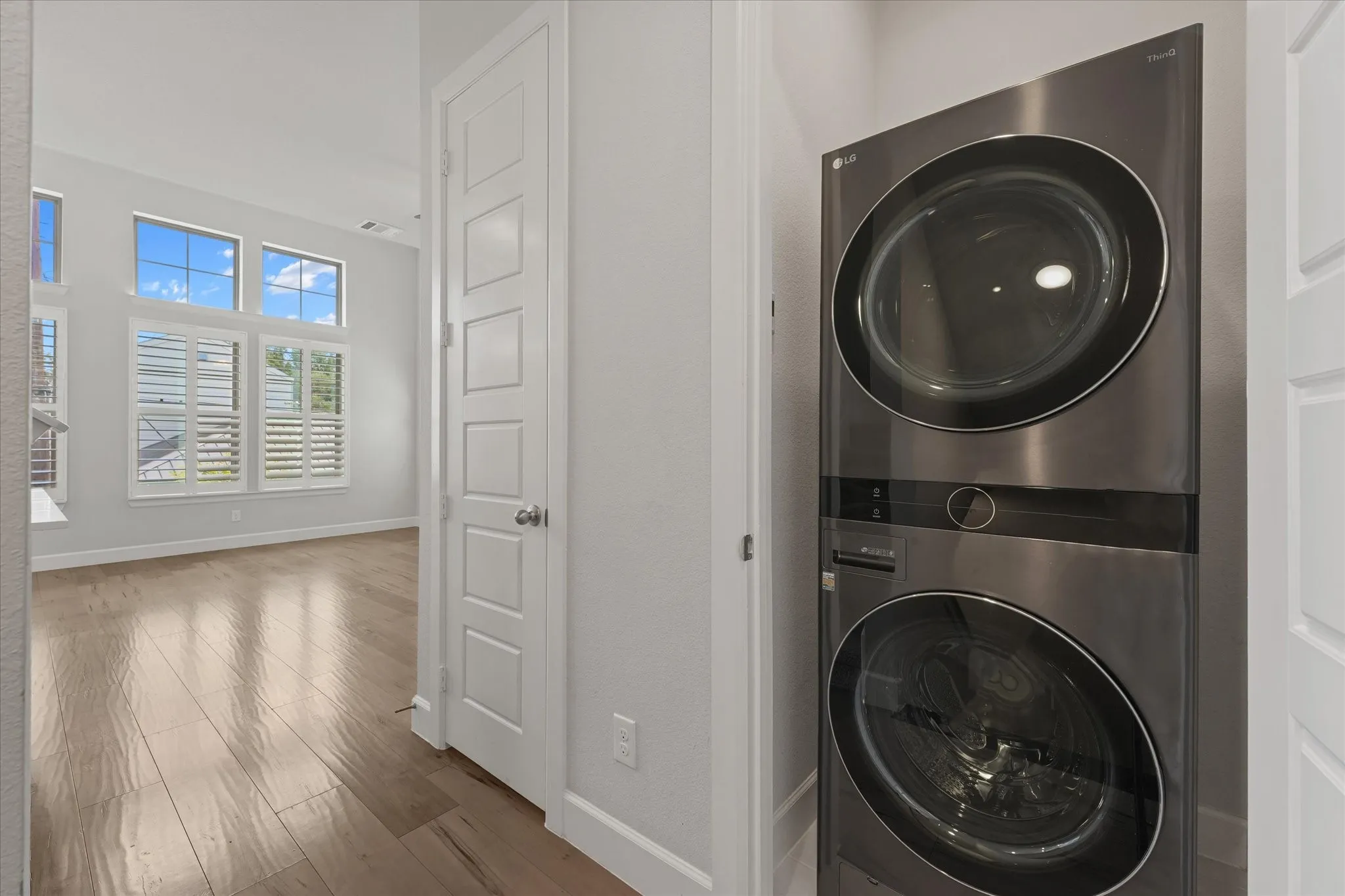 Single Family Residence For Rent in Dallas County , 5160 Brickellia Drive, Dallas, Texas 75209, 3 Bedroom, 4 Bathroom, 2 Garage spaces, 1,895 Sqft, built in 2019, mls#21411465, Real Estate Agent in Dallas, Homes For Rent in Dallas county, Homes For Rent in Dallas, Realtor in Dallas Texas, Real Estate Brokerage Independent Realty Texas, Luminita Cordes Realtor
