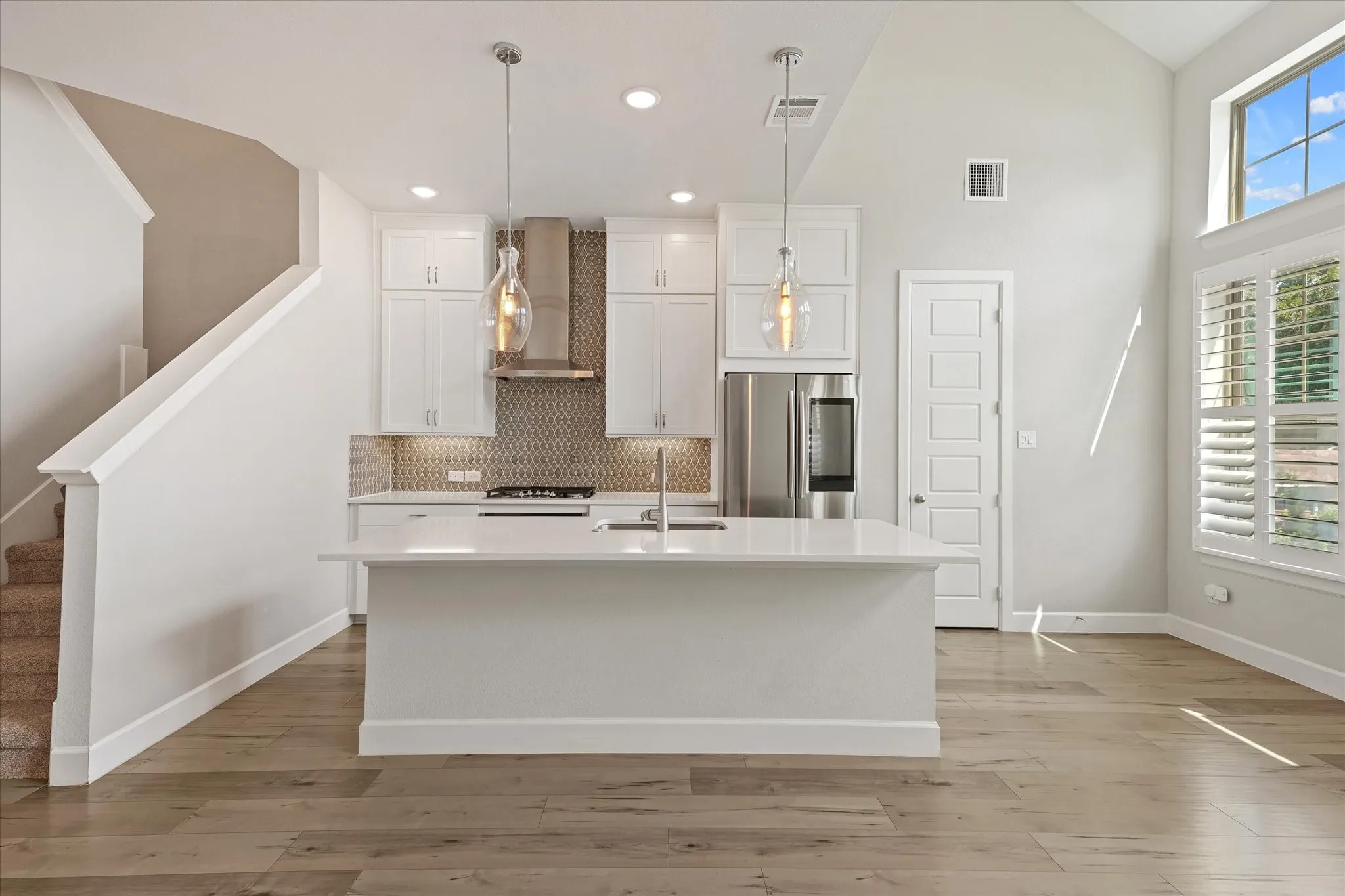 Single Family Residence For Rent in Dallas County , 5160 Brickellia Drive, Dallas, Texas 75209, 3 Bedroom, 4 Bathroom, 2 Garage spaces, 1,895 Sqft, built in 2019, mls#21411465, Real Estate Agent in Dallas, Homes For Rent in Dallas county, Homes For Rent in Dallas, Realtor in Dallas Texas, Real Estate Brokerage Independent Realty Texas, Luminita Cordes Realtor