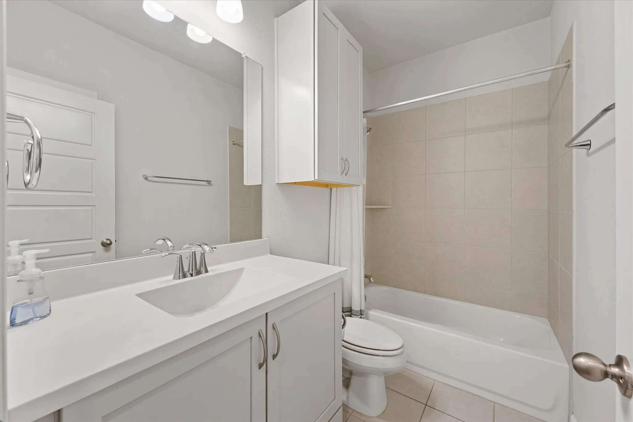 Single Family Residence For Rent in Dallas County , 5160 Brickellia Drive, Dallas, Texas 75209, 3 Bedroom, 4 Bathroom, 2 Garage spaces, 1,895 Sqft, built in 2019, mls#21411465, Real Estate Agent in Dallas, Homes For Rent in Dallas county, Homes For Rent in Dallas, Realtor in Dallas Texas, Real Estate Brokerage Independent Realty Texas, Luminita Cordes Realtor