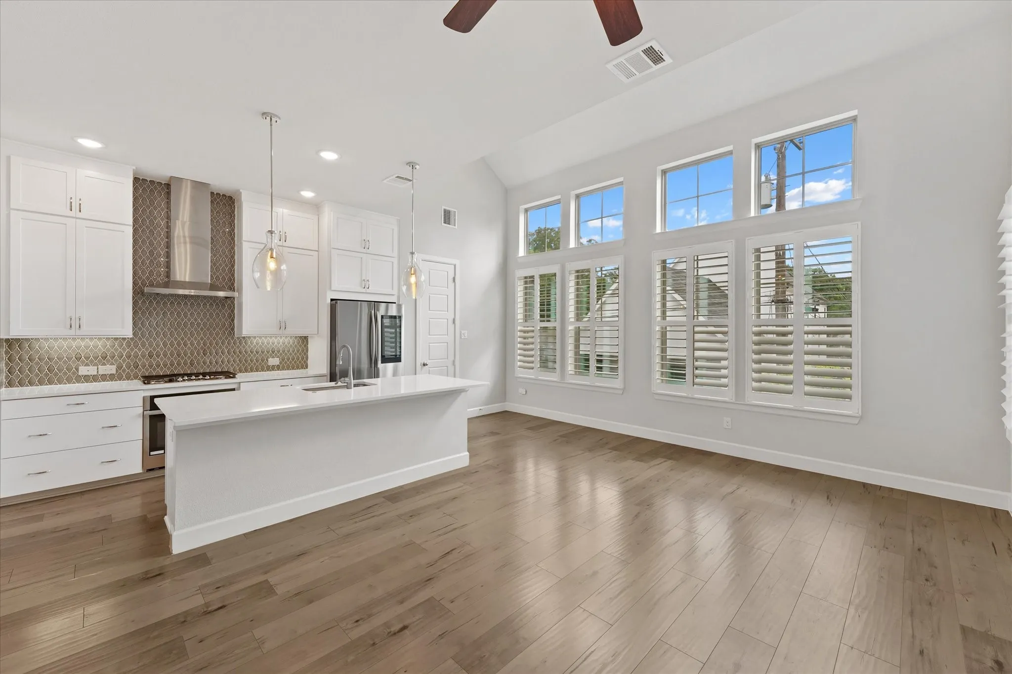 Single Family Residence For Rent in Dallas County , 5160 Brickellia Drive, Dallas, Texas 75209, 3 Bedroom, 4 Bathroom, 2 Garage spaces, 1,895 Sqft, built in 2019, mls#21411465, Real Estate Agent in Dallas, Homes For Rent in Dallas county, Homes For Rent in Dallas, Realtor in Dallas Texas, Real Estate Brokerage Independent Realty Texas, Luminita Cordes Realtor