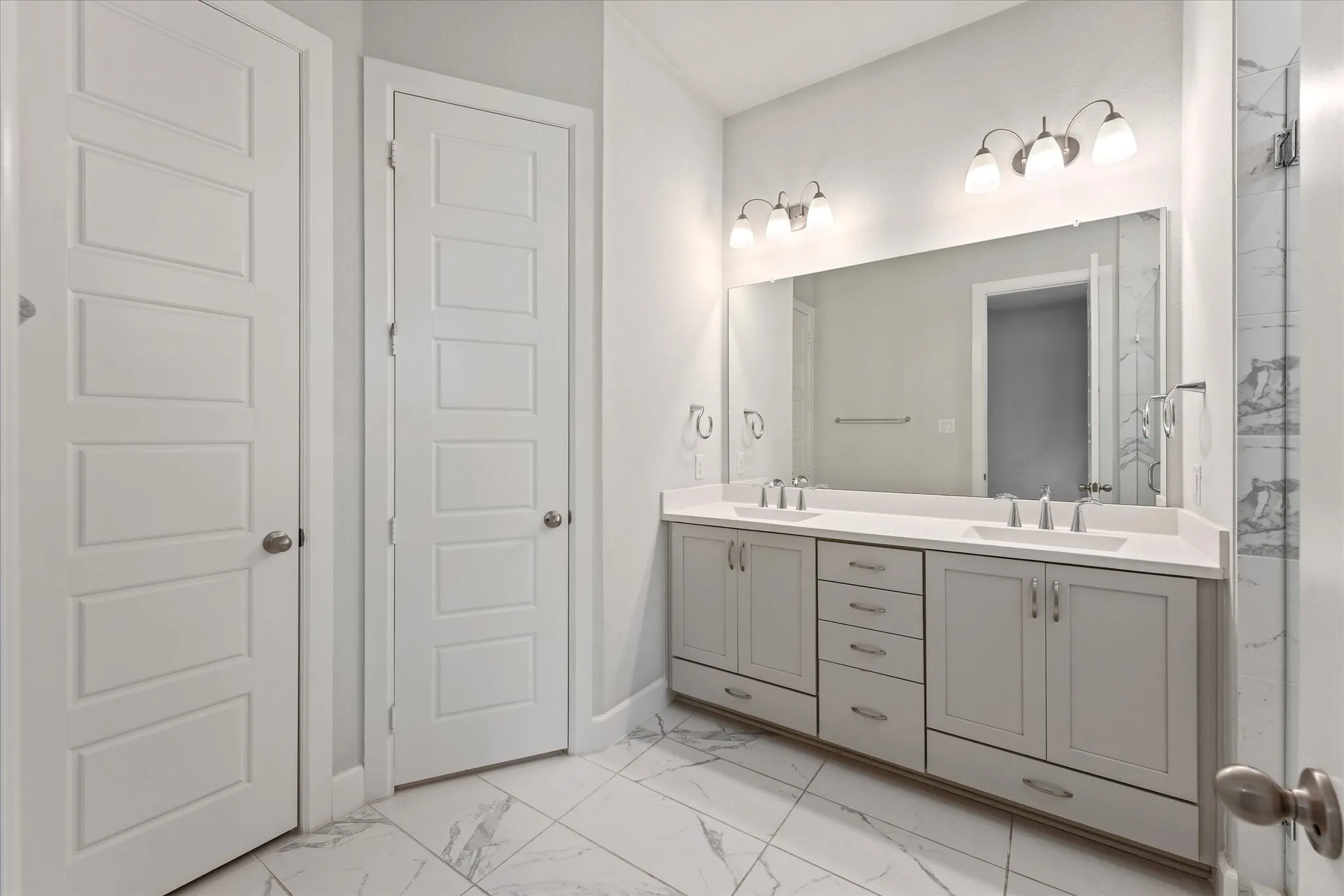 Single Family Residence For Rent in Dallas County , 5160 Brickellia Drive, Dallas, Texas 75209, 3 Bedroom, 4 Bathroom, 2 Garage spaces, 1,895 Sqft, built in 2019, mls#21411465, Real Estate Agent in Dallas, Homes For Rent in Dallas county, Homes For Rent in Dallas, Realtor in Dallas Texas, Real Estate Brokerage Independent Realty Texas, Luminita Cordes Realtor