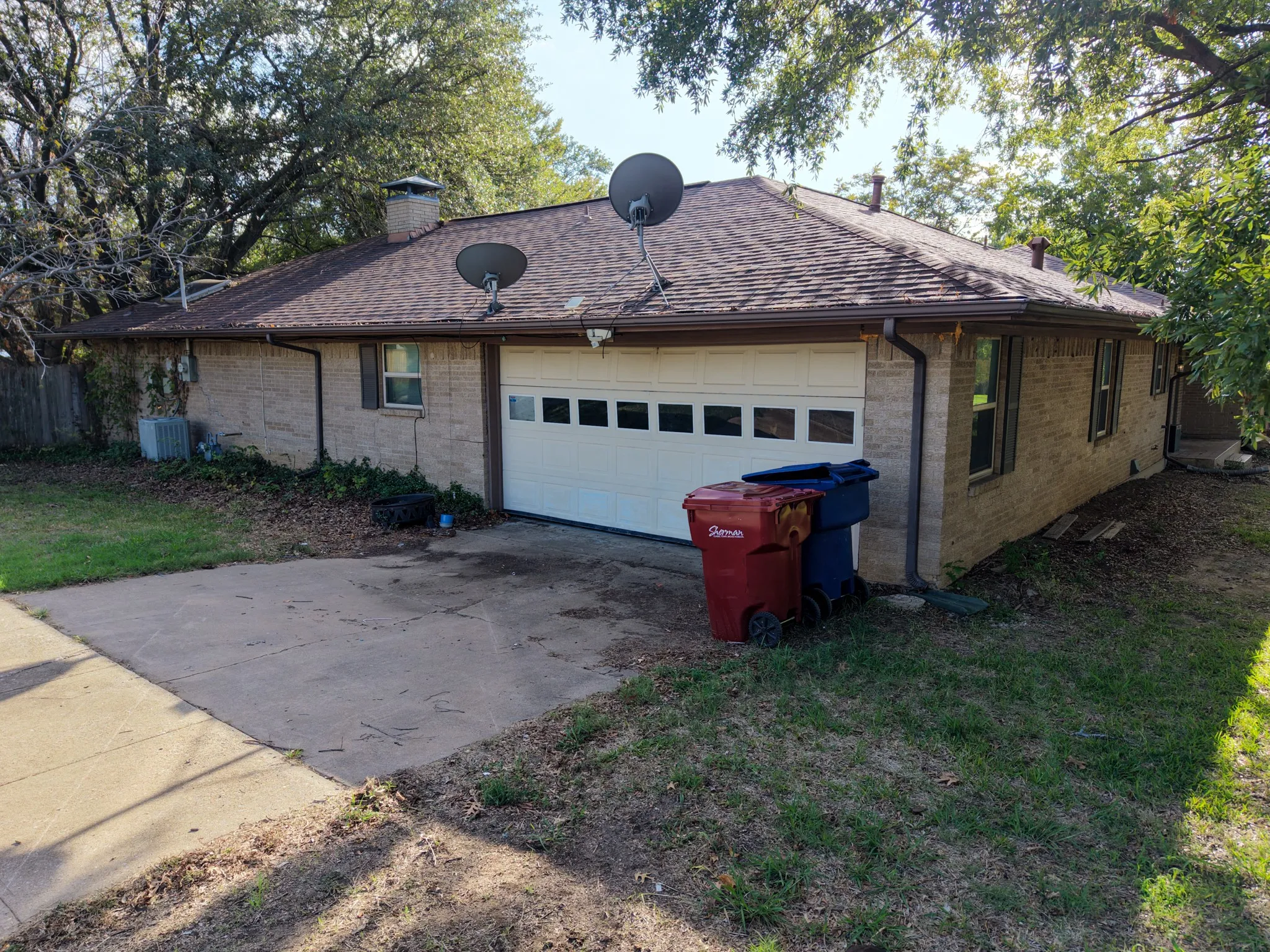 Single Family Residence For Sale in Grayson County , 1602 Idlewood Drive, Sherman, Texas 75092, 3 Bedroom, 3 Bathroom, 2 Garage spaces, 2,455 Sqft, built in 1973, mls#21411466, Real Estate Agent in Sherman, Homes For Sale in Grayson county, Homes For Sale in Sherman, Realtor in Sherman Texas, Real Estate Brokerage Independent Realty Texas, Luminita Cordes Realtor