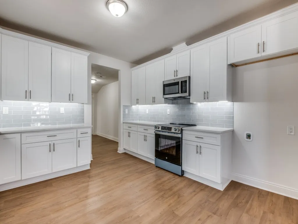 Single Family Residence For Sale in Dallas County , 4306 Jamaica Street, Dallas, Texas 75210, 3 Bedroom, 3 Bathroom, 2 Garage spaces, 1,568 Sqft, built in 1936, mls#21411468, Real Estate Agent in Dallas, Homes For Sale in Dallas county, Homes For Sale in Dallas, Realtor in Dallas Texas, Real Estate Brokerage Independent Realty Texas, Luminita Cordes Realtor