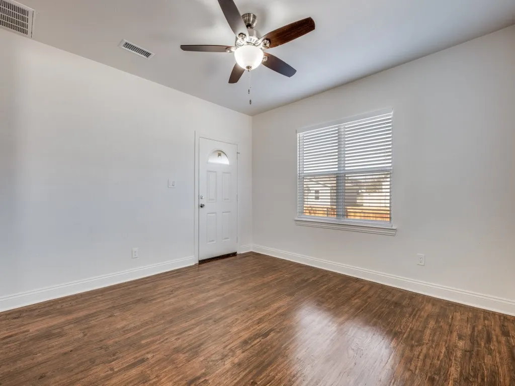 Single Family Residence For Sale in Dallas County , 4306 Jamaica Street, Dallas, Texas 75210, 3 Bedroom, 3 Bathroom, 2 Garage spaces, 1,568 Sqft, built in 1936, mls#21411468, Real Estate Agent in Dallas, Homes For Sale in Dallas county, Homes For Sale in Dallas, Realtor in Dallas Texas, Real Estate Brokerage Independent Realty Texas, Luminita Cordes Realtor