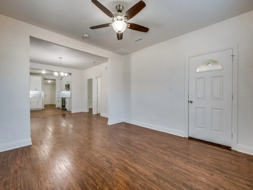 Single Family Residence For Sale in Dallas County , 4306 Jamaica Street, Dallas, Texas 75210, 3 Bedroom, 3 Bathroom, 2 Garage spaces, 1,568 Sqft, built in 1936, mls#21411468, Real Estate Agent in Dallas, Homes For Sale in Dallas county, Homes For Sale in Dallas, Realtor in Dallas Texas, Real Estate Brokerage Independent Realty Texas, Luminita Cordes Realtor