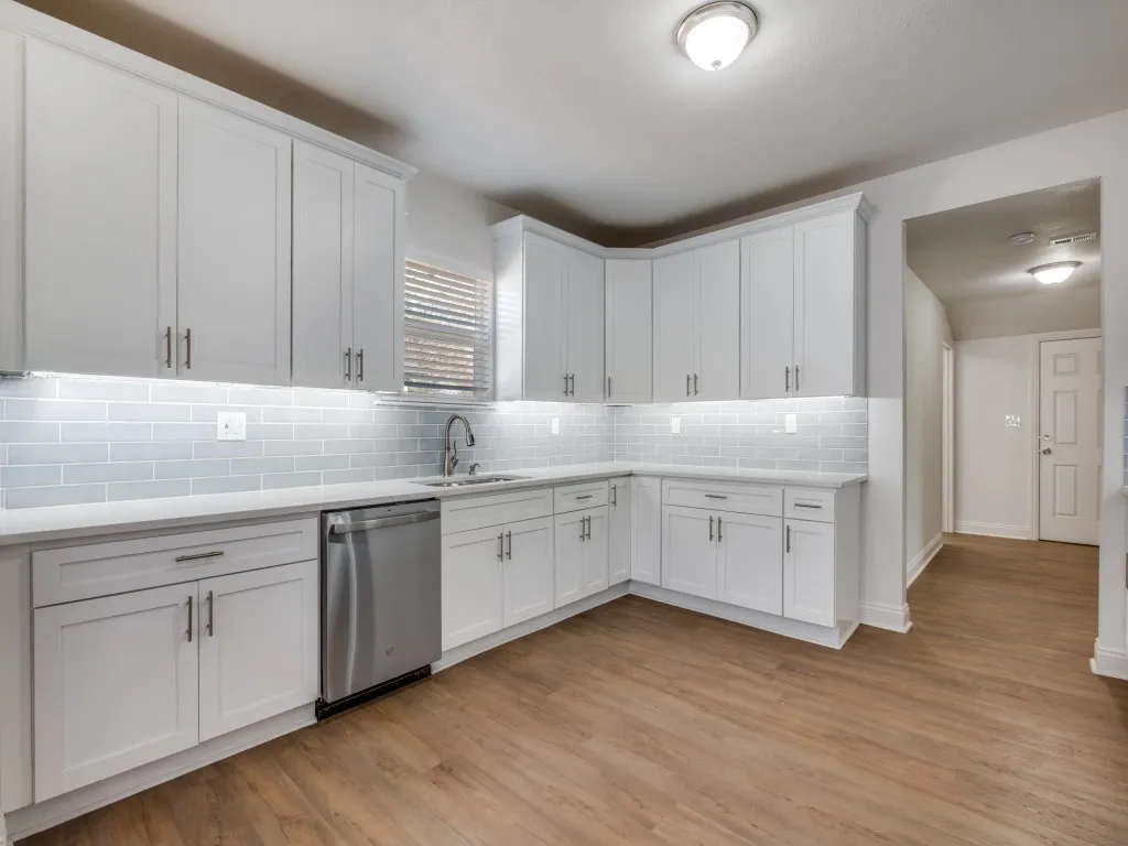 Single Family Residence For Sale in Dallas County , 4306 Jamaica Street, Dallas, Texas 75210, 3 Bedroom, 3 Bathroom, 2 Garage spaces, 1,568 Sqft, built in 1936, mls#21411468, Real Estate Agent in Dallas, Homes For Sale in Dallas county, Homes For Sale in Dallas, Realtor in Dallas Texas, Real Estate Brokerage Independent Realty Texas, Luminita Cordes Realtor