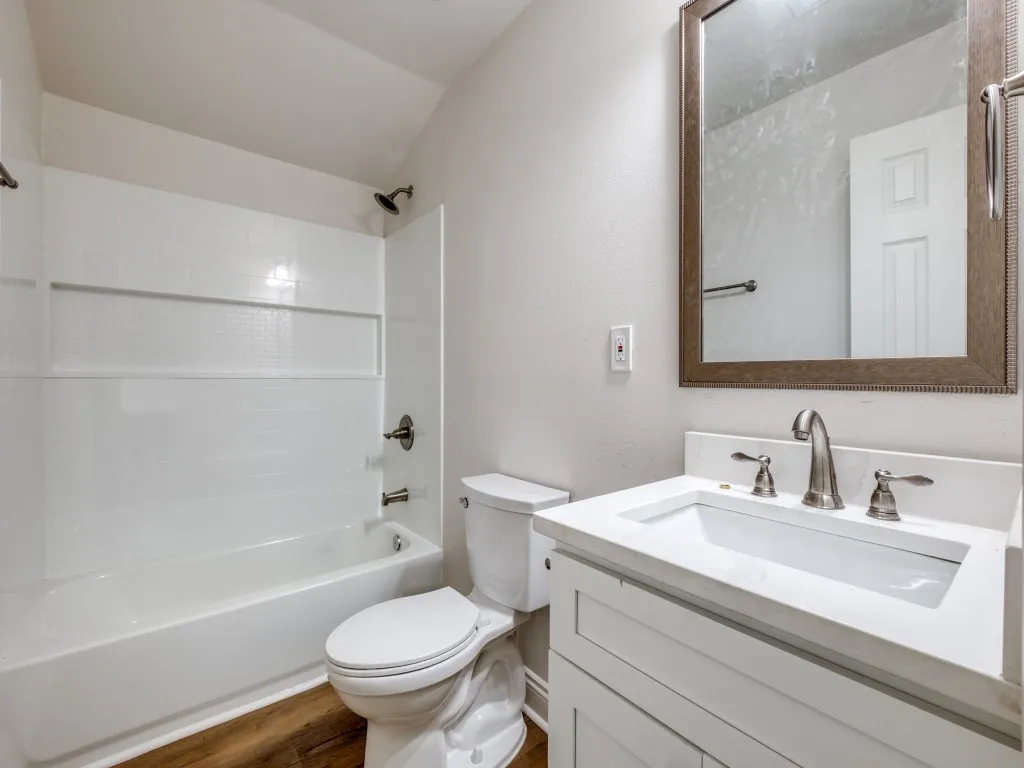 Single Family Residence For Sale in Dallas County , 4306 Jamaica Street, Dallas, Texas 75210, 3 Bedroom, 3 Bathroom, 2 Garage spaces, 1,568 Sqft, built in 1936, mls#21411468, Real Estate Agent in Dallas, Homes For Sale in Dallas county, Homes For Sale in Dallas, Realtor in Dallas Texas, Real Estate Brokerage Independent Realty Texas, Luminita Cordes Realtor
