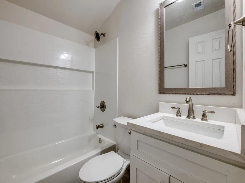 Single Family Residence For Sale in Dallas County , 4306 Jamaica Street, Dallas, Texas 75210, 3 Bedroom, 3 Bathroom, 2 Garage spaces, 1,568 Sqft, built in 1936, mls#21411468, Real Estate Agent in Dallas, Homes For Sale in Dallas county, Homes For Sale in Dallas, Realtor in Dallas Texas, Real Estate Brokerage Independent Realty Texas, Luminita Cordes Realtor