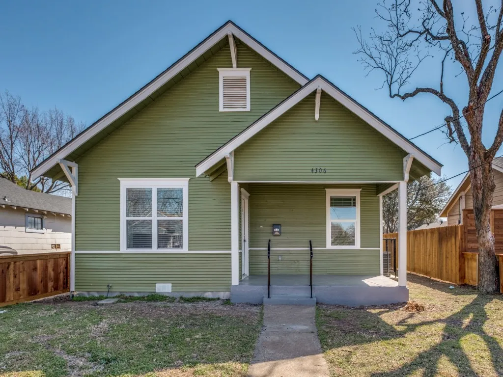 Single Family Residence For Sale in Dallas County , 4306 Jamaica Street, Dallas, Texas 75210, 3 Bedroom, 3 Bathroom, 2 Garage spaces, 1,568 Sqft, built in 1936, mls#21411468, Real Estate Agent in Dallas, Homes For Sale in Dallas county, Homes For Sale in Dallas, Realtor in Dallas Texas, Real Estate Brokerage Independent Realty Texas, Luminita Cordes Realtor