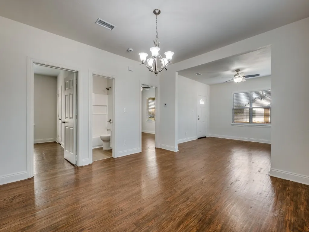 Single Family Residence For Sale in Dallas County , 4306 Jamaica Street, Dallas, Texas 75210, 3 Bedroom, 3 Bathroom, 2 Garage spaces, 1,568 Sqft, built in 1936, mls#21411468, Real Estate Agent in Dallas, Homes For Sale in Dallas county, Homes For Sale in Dallas, Realtor in Dallas Texas, Real Estate Brokerage Independent Realty Texas, Luminita Cordes Realtor