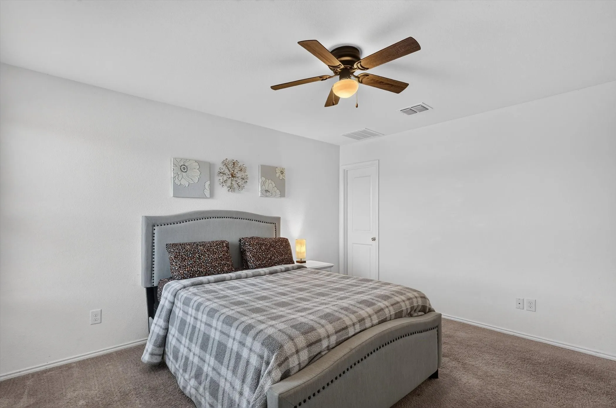 Single Family Residence For Rent in Ellis County , 1210 Wildflower Street, Ennis, Texas 75119, 3 Bedroom, 2 Bathroom, 2 Garage spaces, 1,624 Sqft, built in 2021, mls#21410664, Real Estate Agent in Ennis, Homes For Rent in Ellis county, Homes For Rent in Ennis, Realtor in Ennis Texas, Real Estate Brokerage Independent Realty Texas, Luminita Cordes Realtor