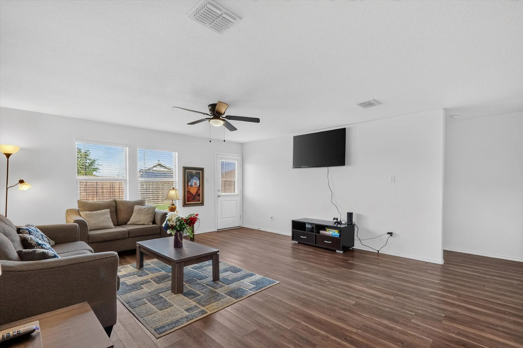 Single Family Residence For Rent in Ellis County , 1210 Wildflower Street, Ennis, Texas 75119, 3 Bedroom, 2 Bathroom, 2 Garage spaces, 1,624 Sqft, built in 2021, mls#21410664, Real Estate Agent in Ennis, Homes For Rent in Ellis county, Homes For Rent in Ennis, Realtor in Ennis Texas, Real Estate Brokerage Independent Realty Texas, Luminita Cordes Realtor