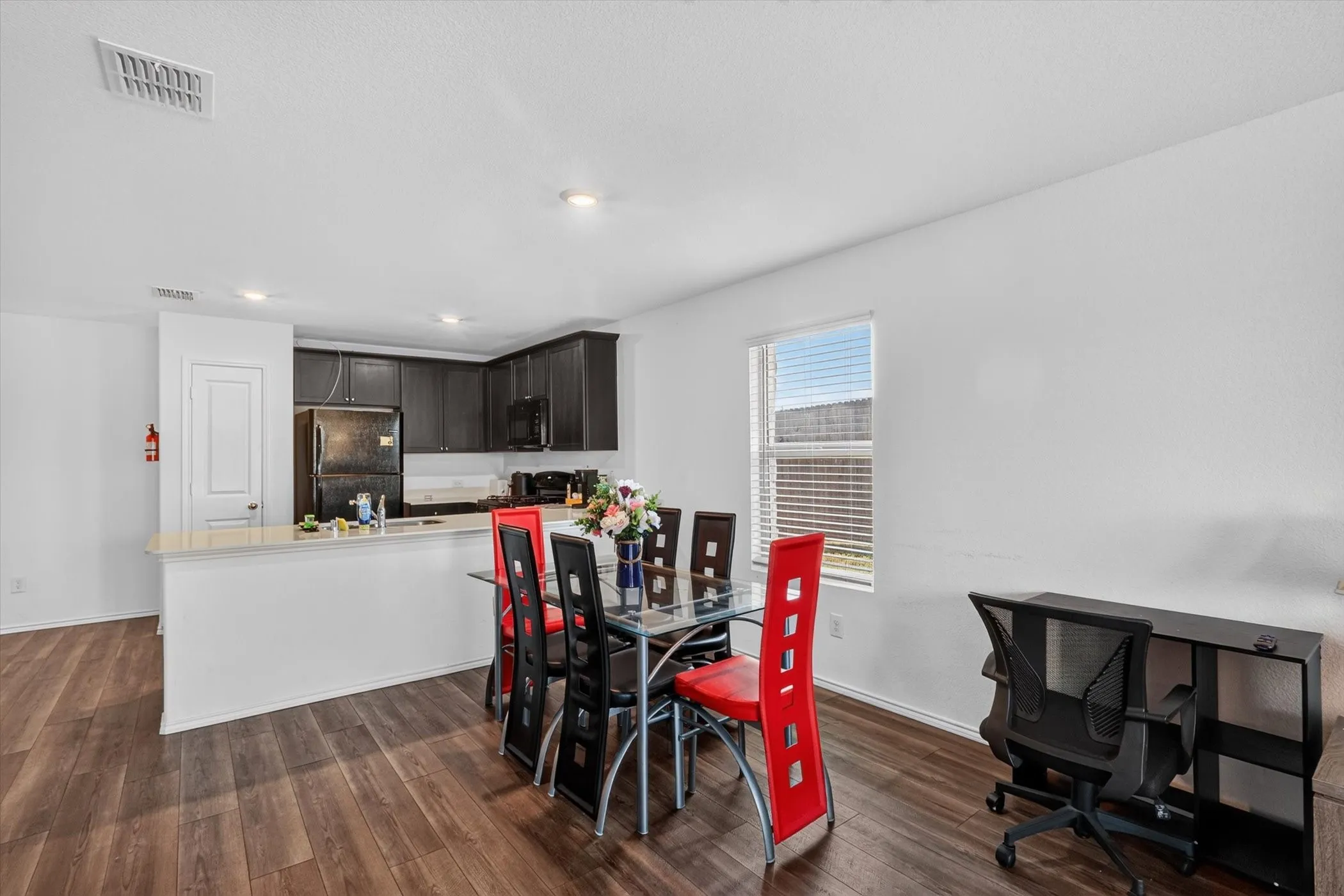 Single Family Residence For Rent in Ellis County , 1210 Wildflower Street, Ennis, Texas 75119, 3 Bedroom, 2 Bathroom, 2 Garage spaces, 1,624 Sqft, built in 2021, mls#21410664, Real Estate Agent in Ennis, Homes For Rent in Ellis county, Homes For Rent in Ennis, Realtor in Ennis Texas, Real Estate Brokerage Independent Realty Texas, Luminita Cordes Realtor